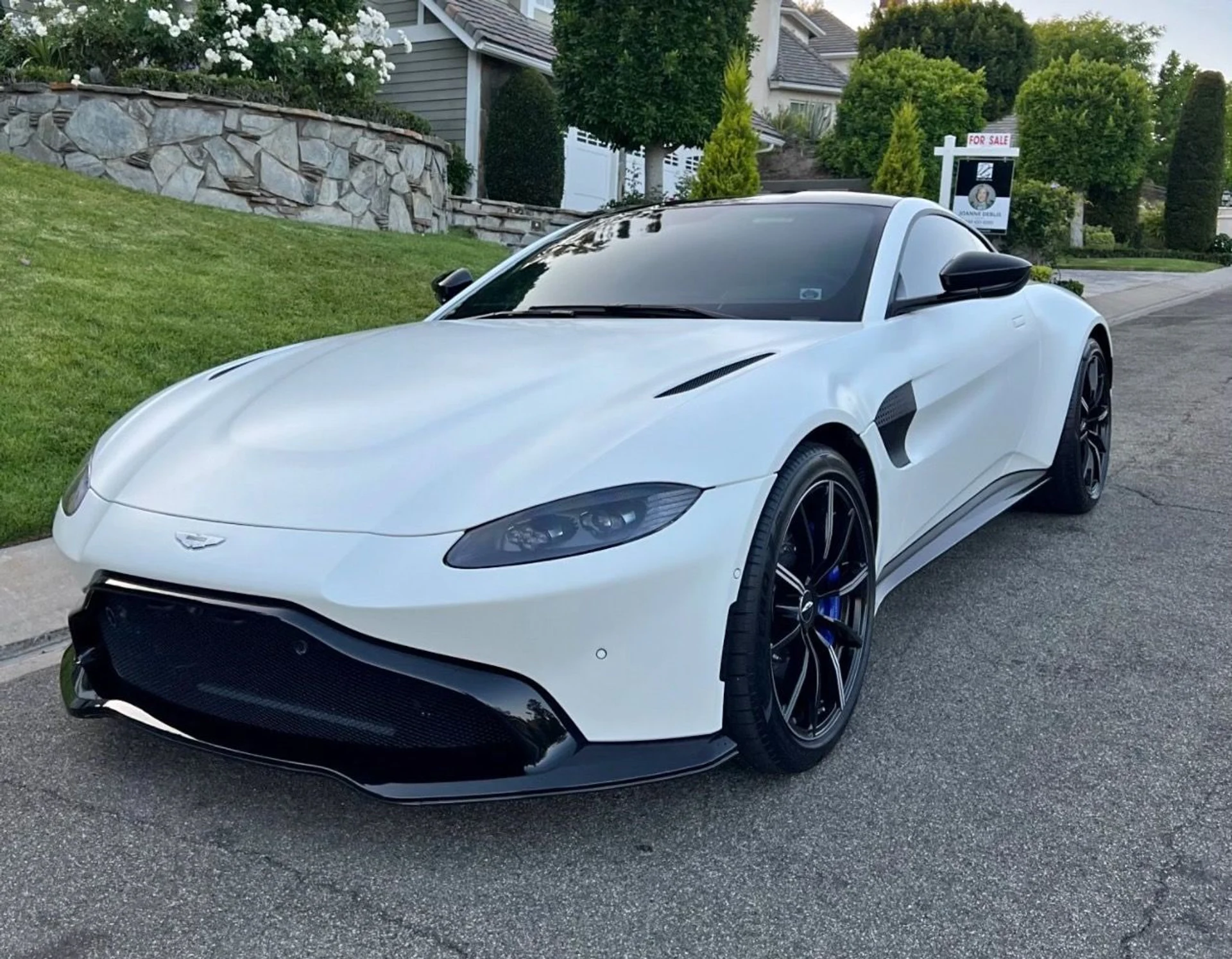 mph000_1647668249_Used_2021_Aston_Martin_Vantage_1753290751_d8714ba4cd