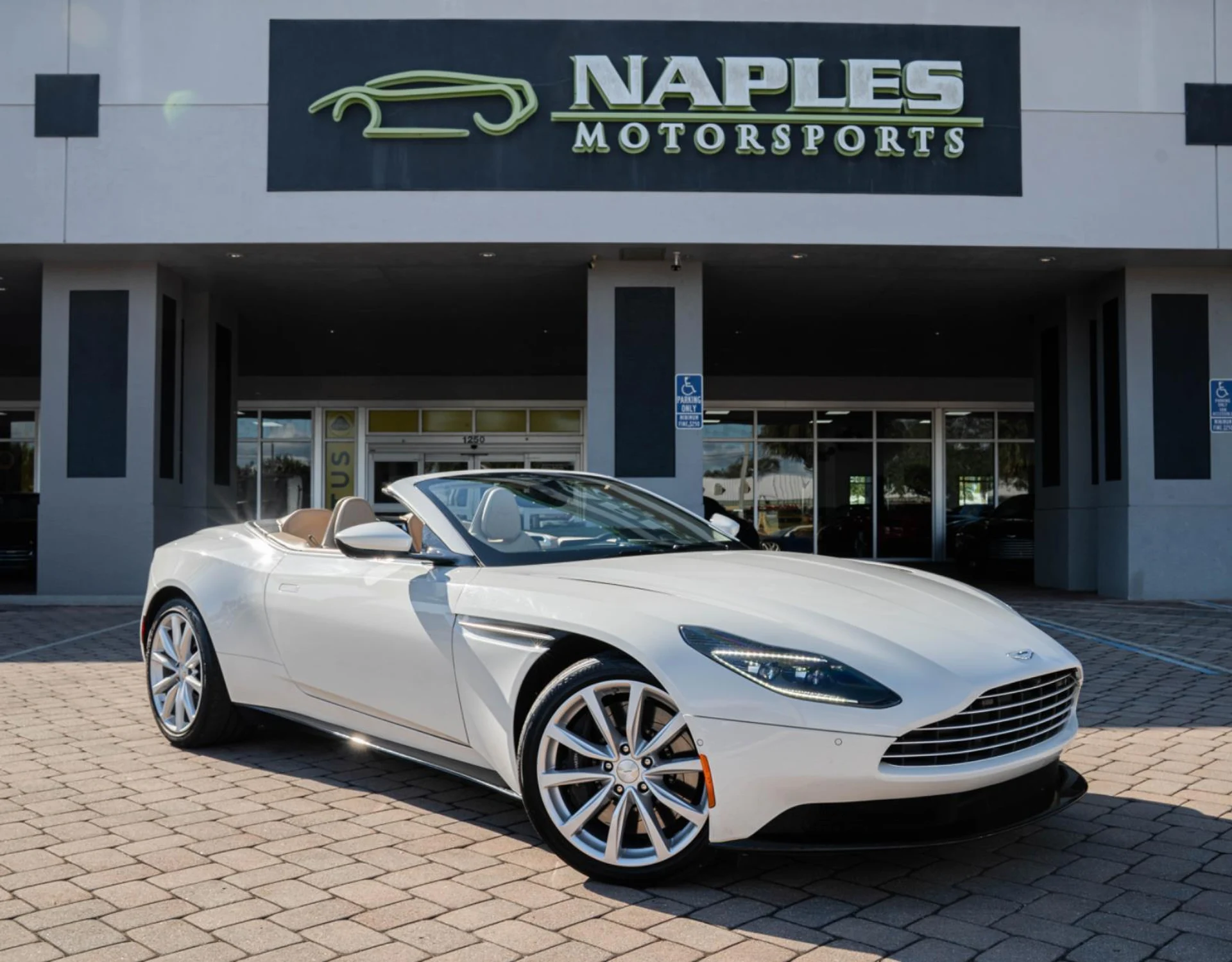 mph000_1666155547_Used_2019_Aston_Martin_DB_11_Volante_1769250086_6f7ad46c53