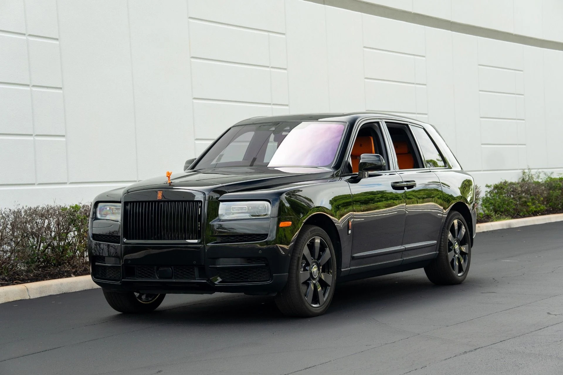 mph000_1671248225_Used_2022_Rolls_Royce_Cullinan_1758567081_51a05a5286