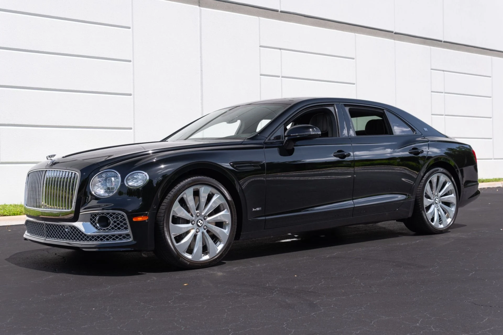 mph000_1675732782_Used_2020_Bentley_Flying_Spur_W12_1780979756_2e409bd8cb