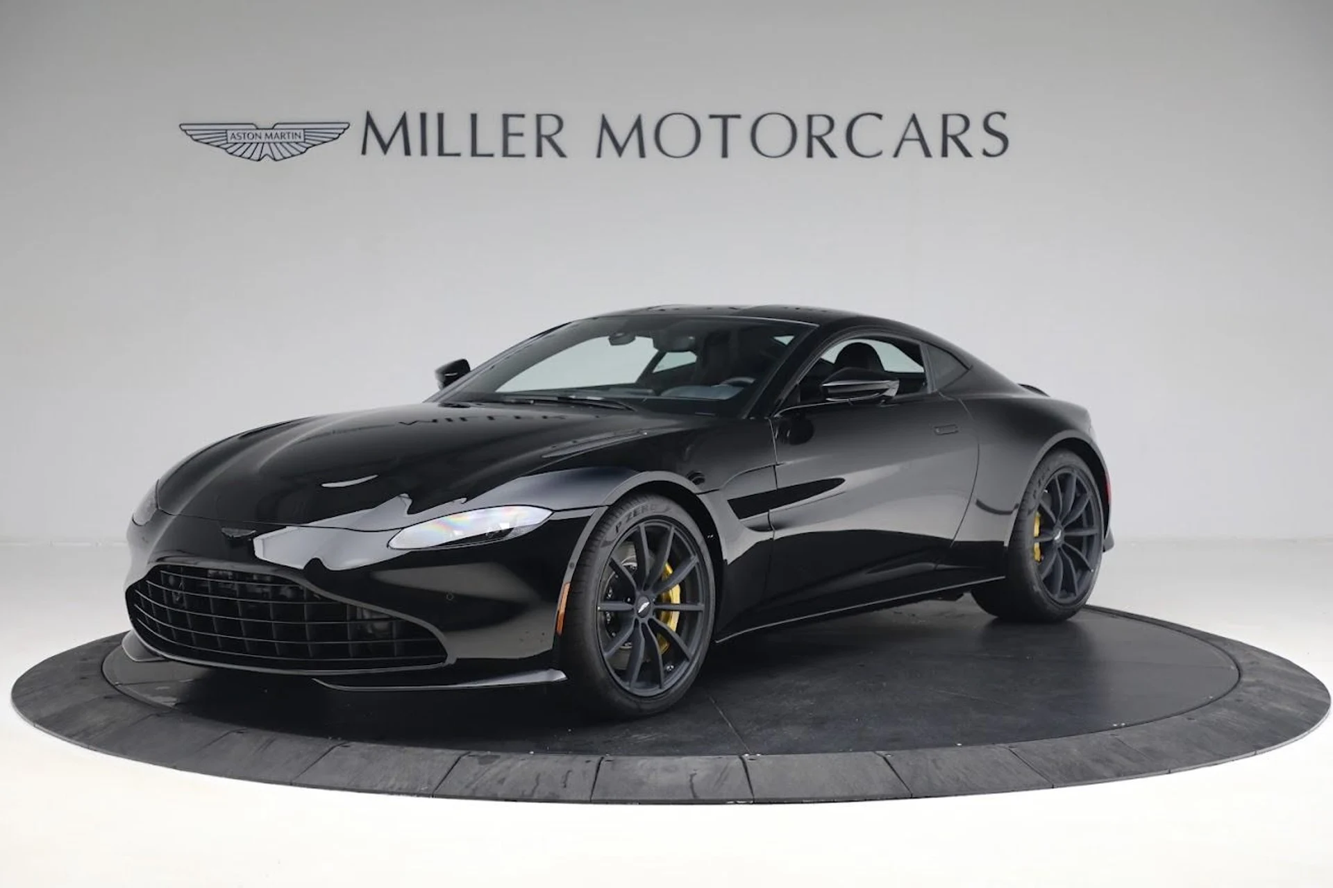 mph000_1679679483_Used_2023_Aston_Martin_Vantage_V8_304e9539b1