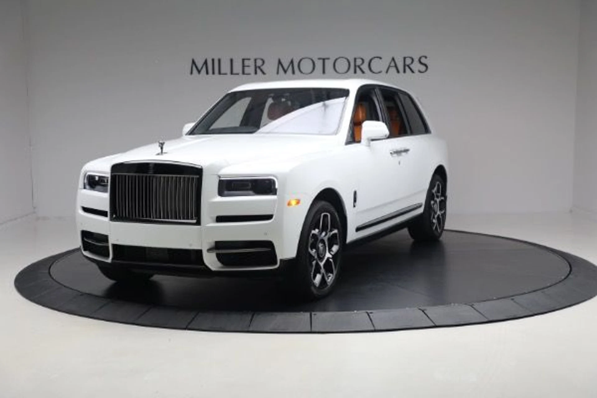 mph000_1680343039_Used_2022_Rolls_Royce_Black_Badge_Cullinan_52499044fb