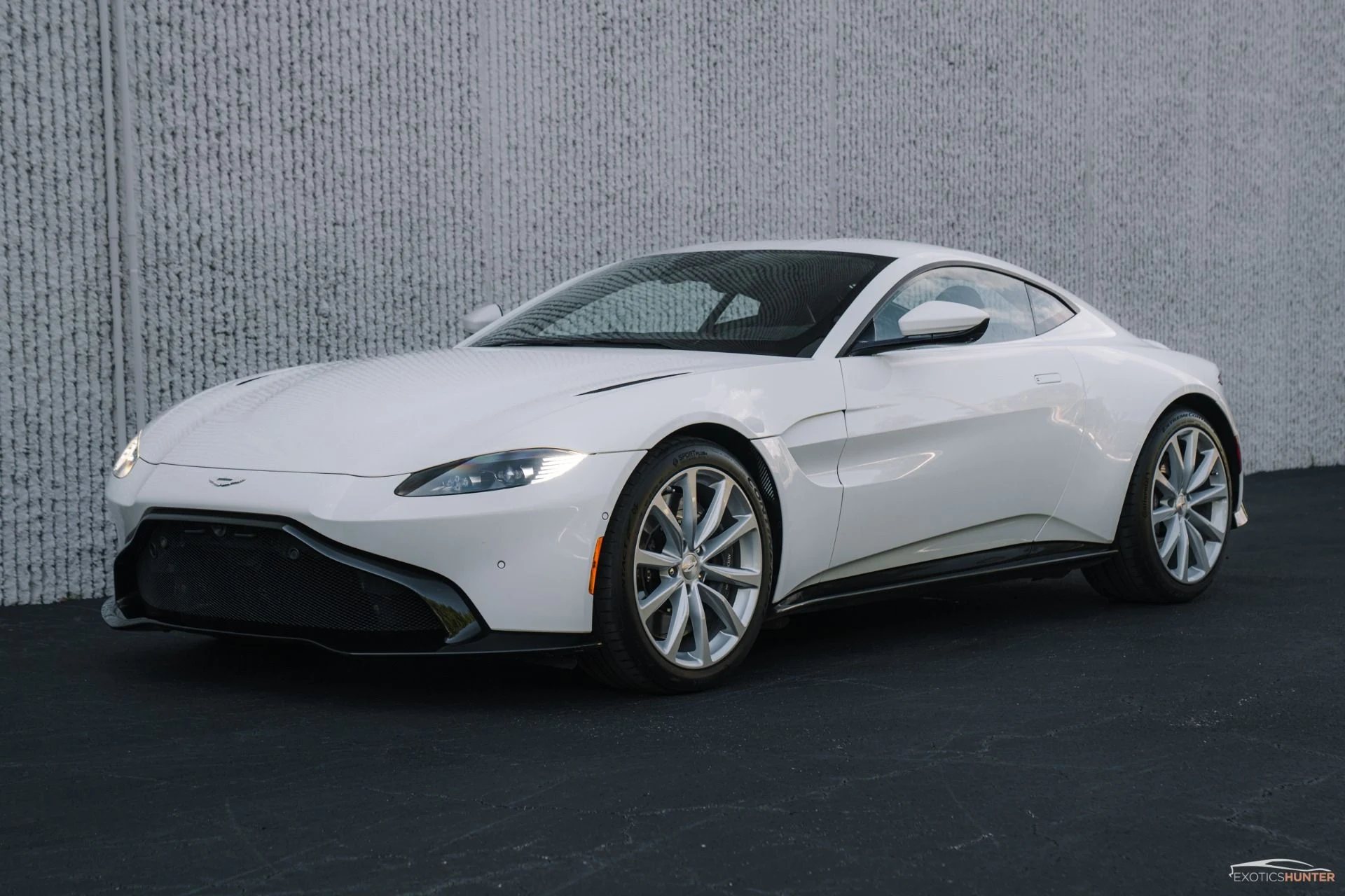 mph000_1713081772_Used_2020_Aston_Martin_Vantage_1756168646_42ca448fd5