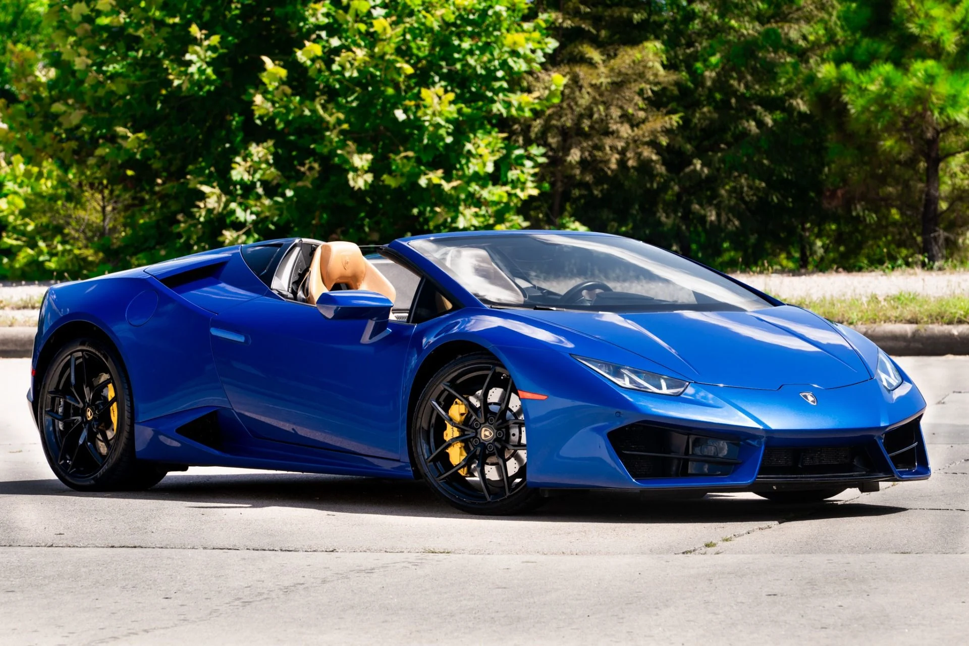 mph000_1716418915_Used_2018_Lamborghini_Huracan_LP_580_2_Spyder_1753307982_4a35ca0472