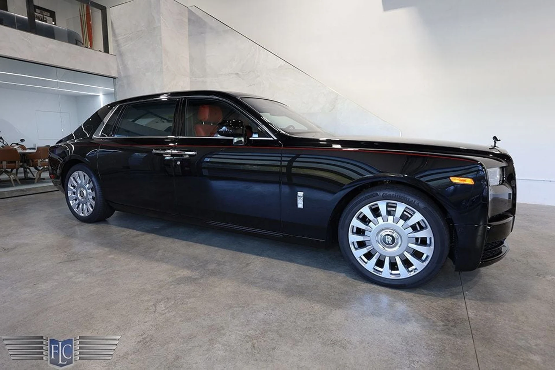 mph000_1721826595_used_2023_rolls_royce_phantom_extendedwheelbasesedan_9689_22919608_1_1024_3a3ce1d54b