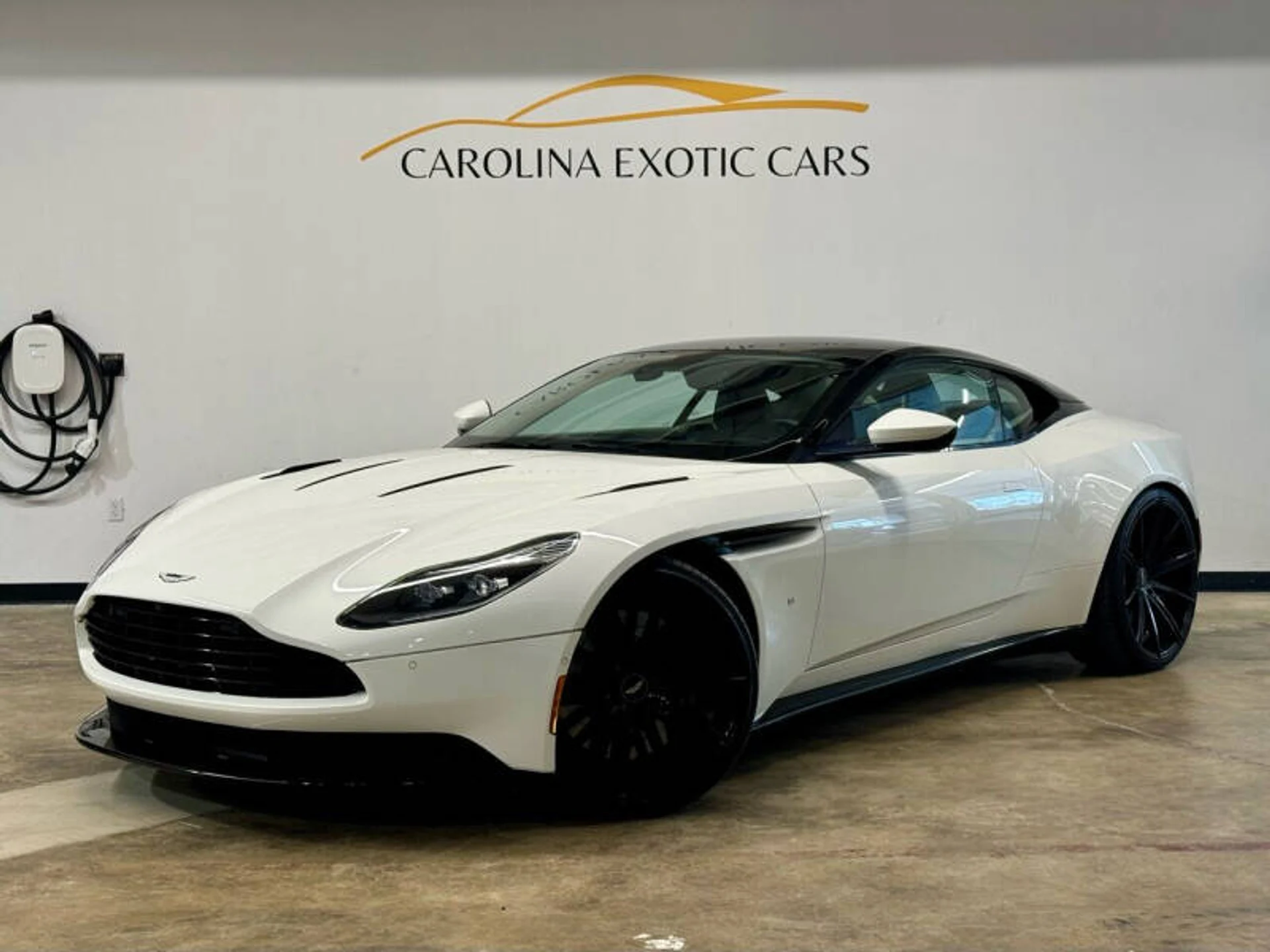 mph000_1740571507_2018_aston_martin_db11_v12_2dr_coupe_2a15f58112