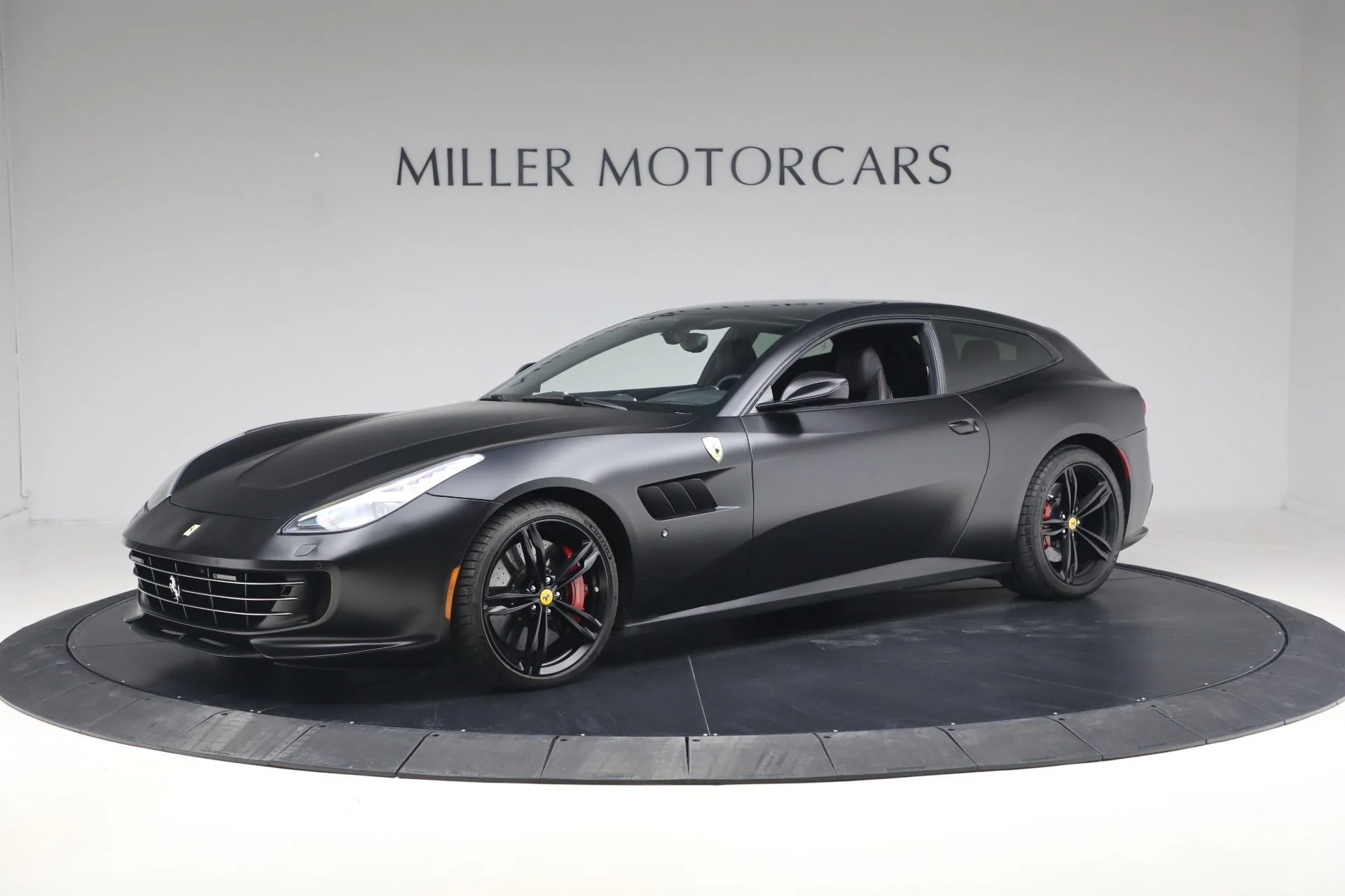 mph000_1742606323_Used_2018_Ferrari_GTC_4_Lusso_1771085143_614749f635