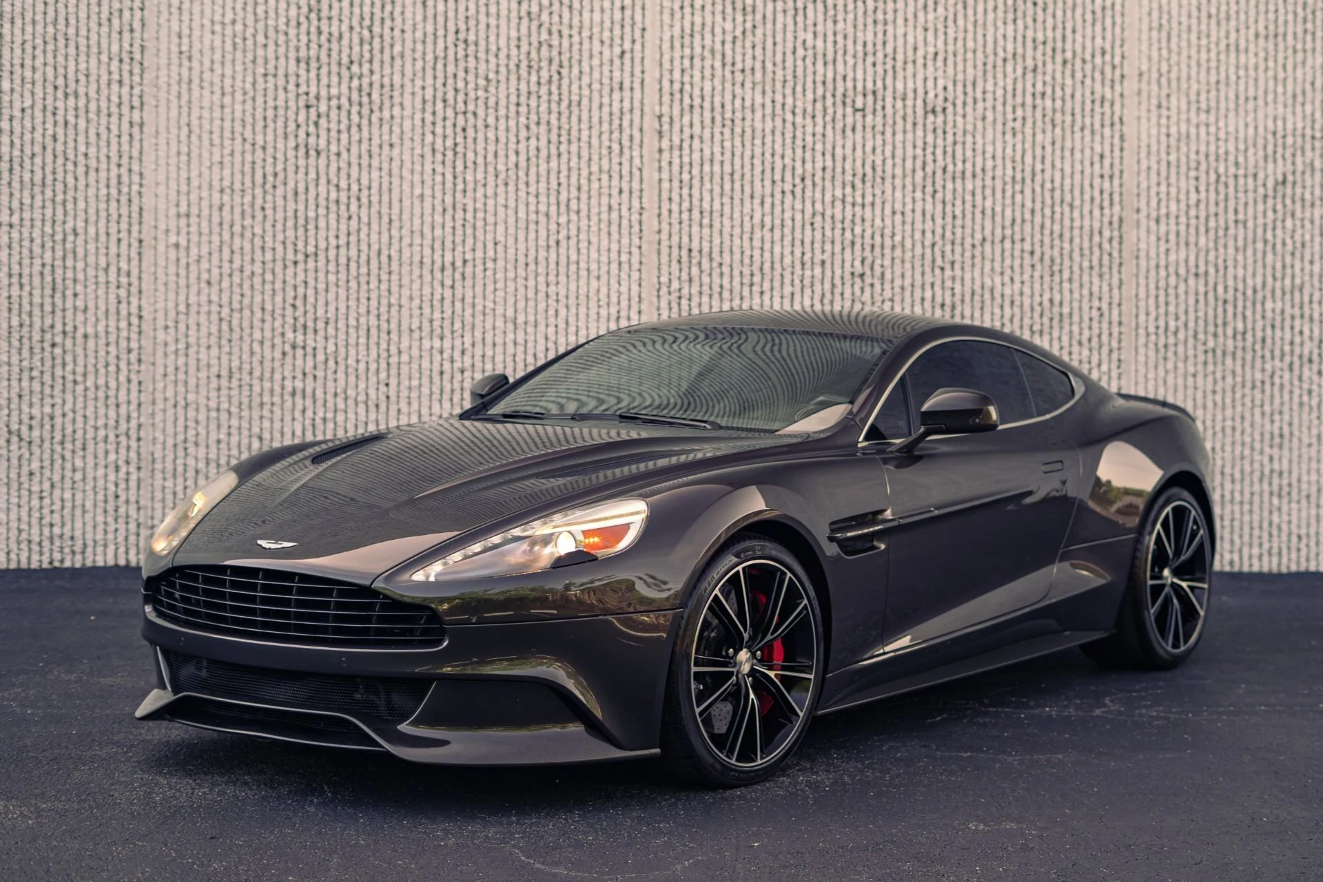 mph000_1779610086_Used_2014_Aston_Martin_Vanquish_Carbon_Exterior_Package_1783984882_0344f8259c