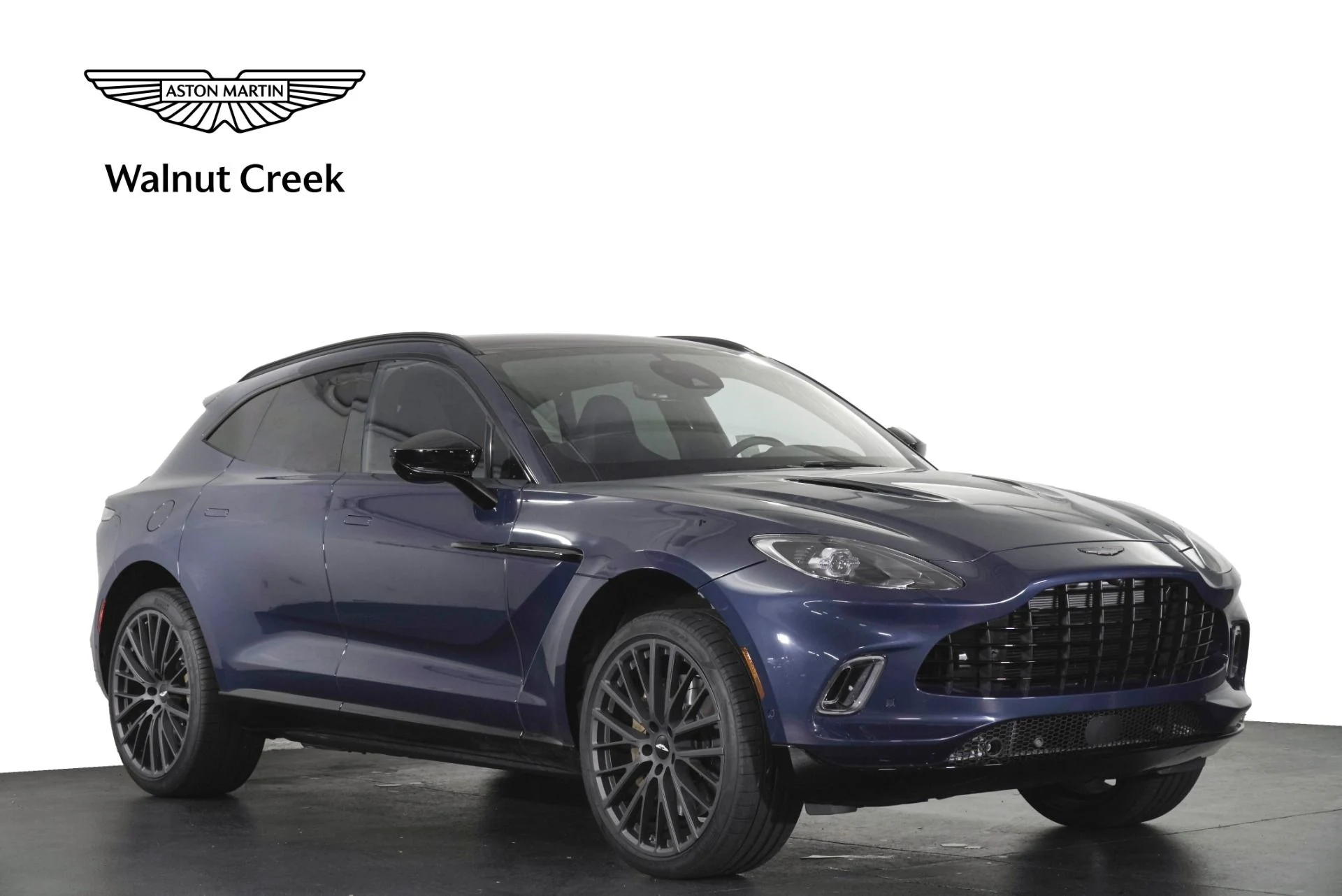 mph000_1782508702_Used_2022_Aston_Martin_DBX_1781165233_0a62067567