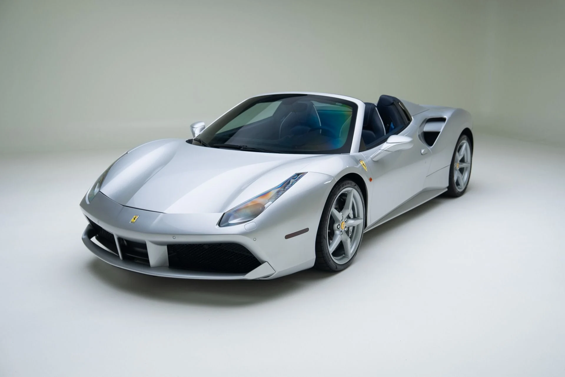 mph000_1785958270_Used_2017_Ferrari_488_Spider_1762375321_1e8df1d32f