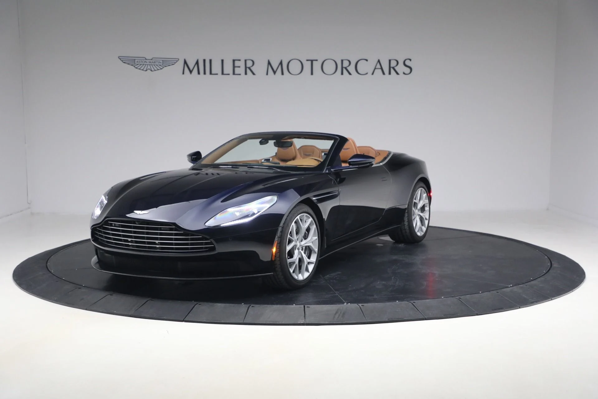 mph000_1790040296_Used_2019_Aston_Martin_DB_11_Volante_1770764888_ce1a99bd70