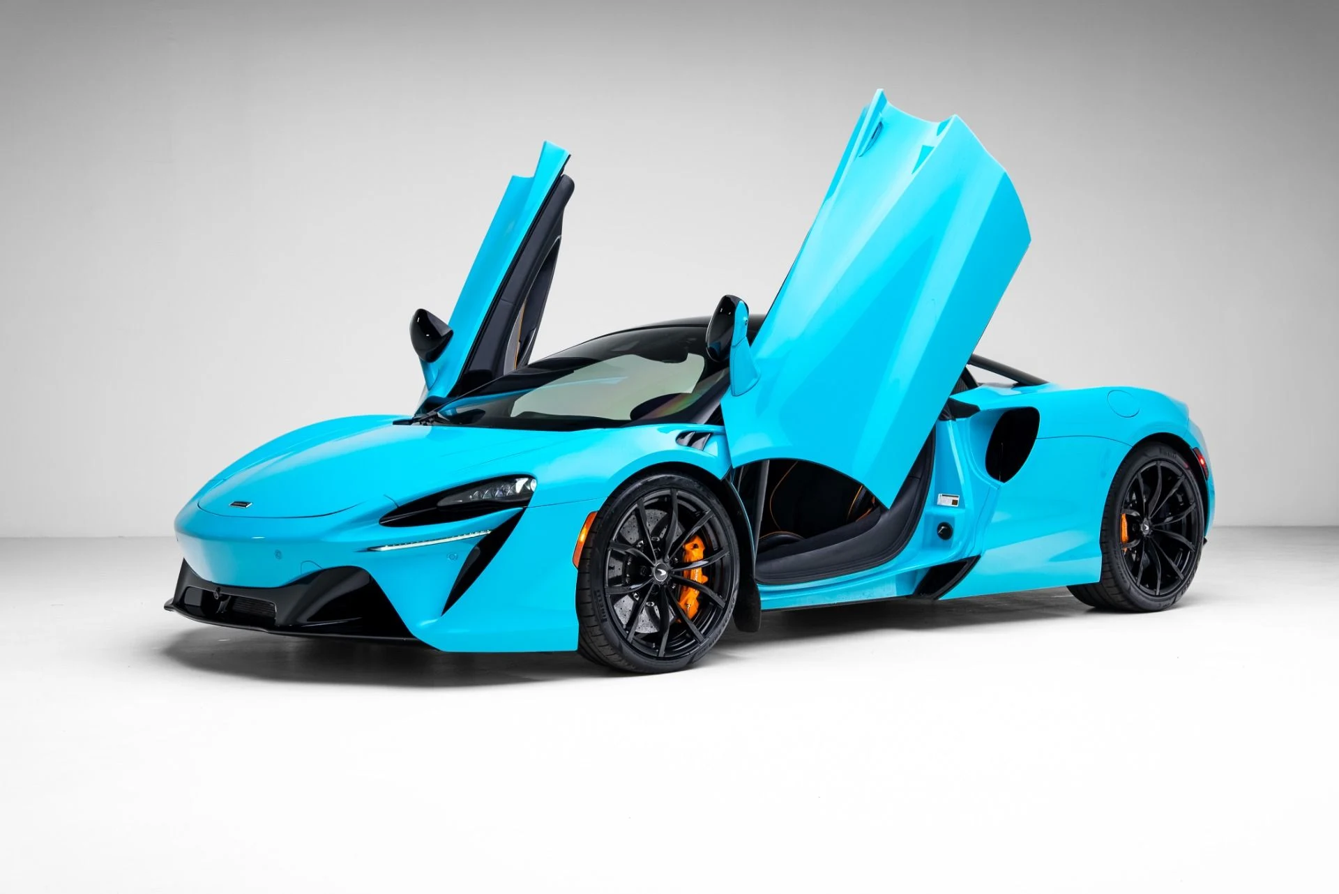 mph000_1798347093_Used_2023_Mc_Laren_Artura_1770682265_9af51393d5