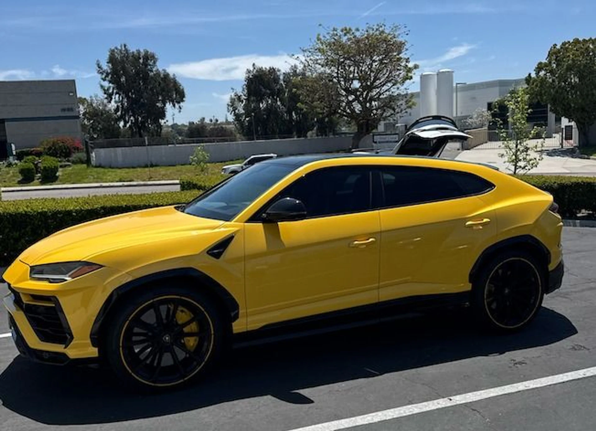 mph000_1803892835_Used_2021_Lamborghini_Urus_1755903784_3c4f26c06f