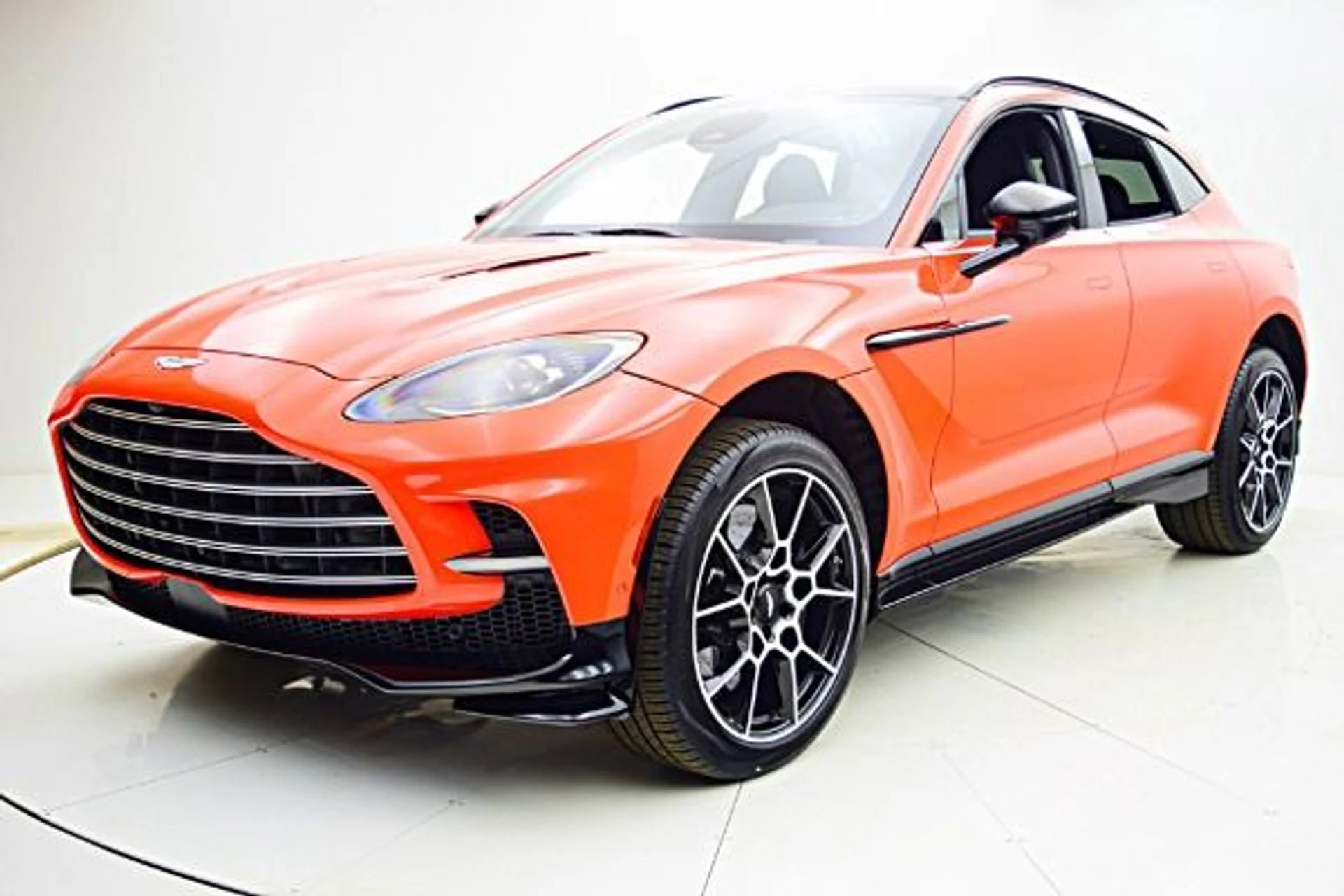 mph000_1808553808_New_2025_Aston_Martin_DBX_707_847f2ec932