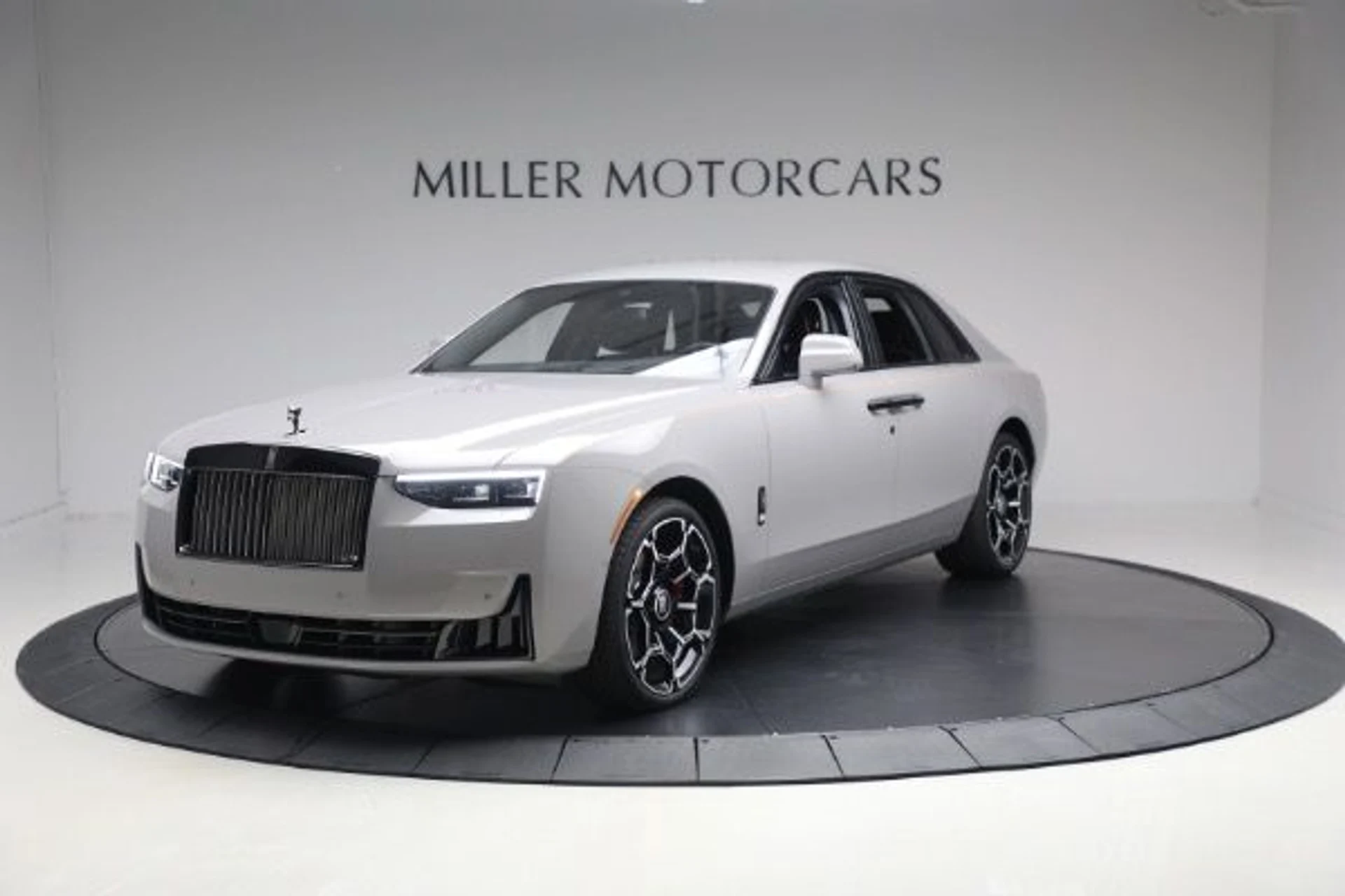 mph000_1809343083_New_2025_Rolls_Royce_Black_Badge_Ghost_ec799af48c