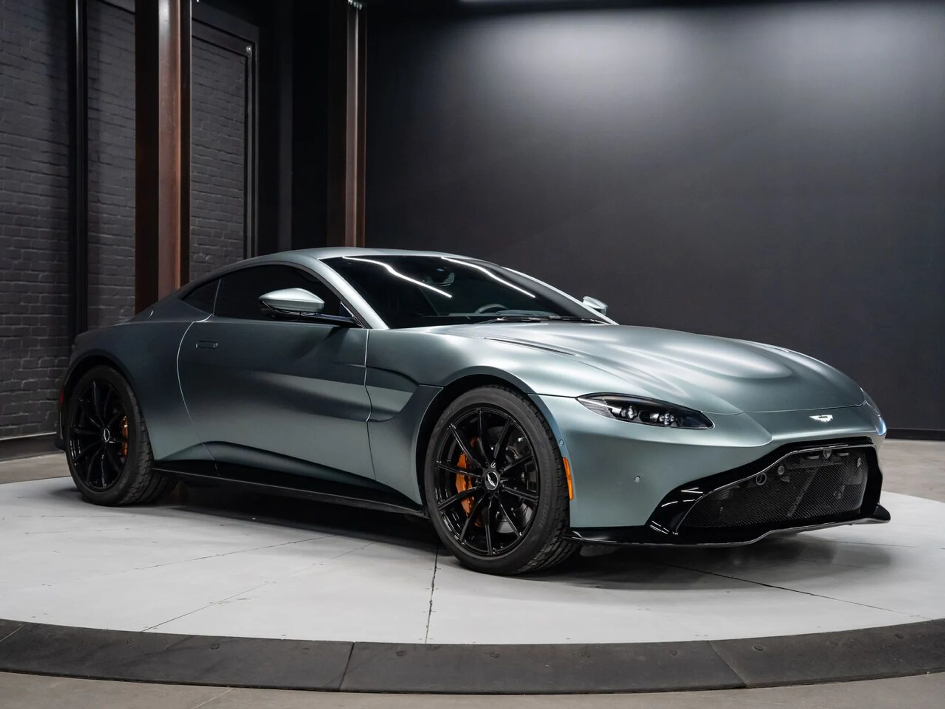 mph000_1811093404_aston_martin_vantage_2020_6164a091e0