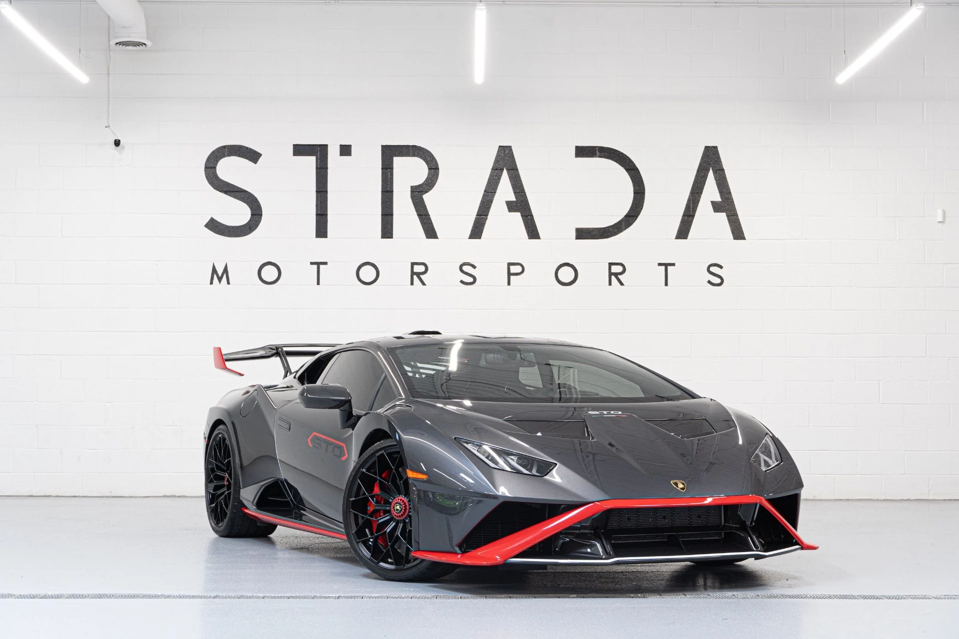 mph000_1839252616_Used_2023_Lamborghini_Huracan_STO_1759172938_d6752721bb