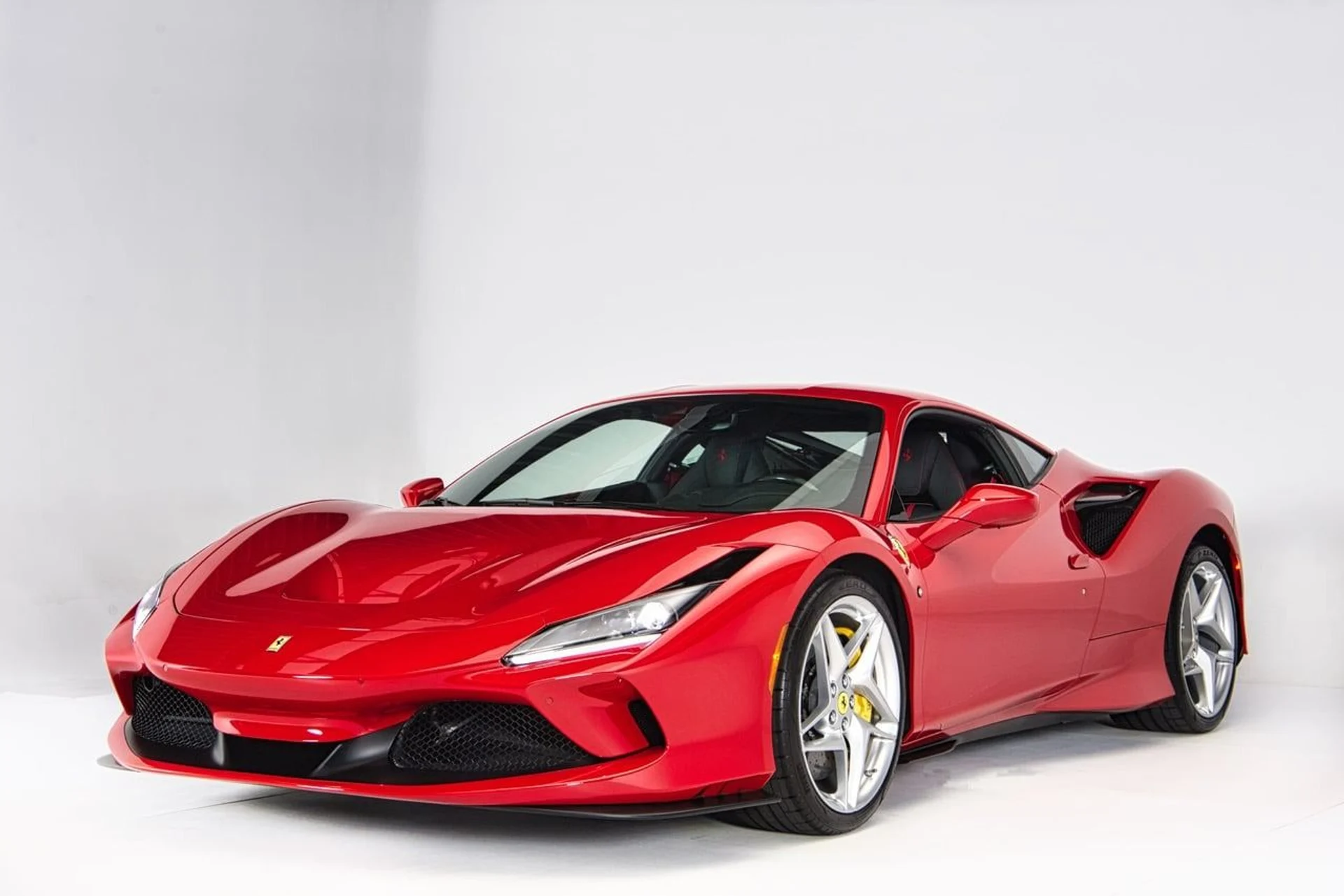mph000_1862556808_Used_2021_Ferrari_F8_Tributo_1756942377_61d7ce52f0