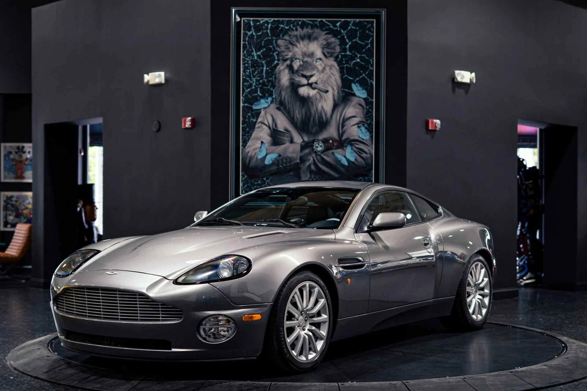 mph000_1868478114_Used_2003_Aston_Martin_V12_Vanquish_1778694278_1cb27a630a