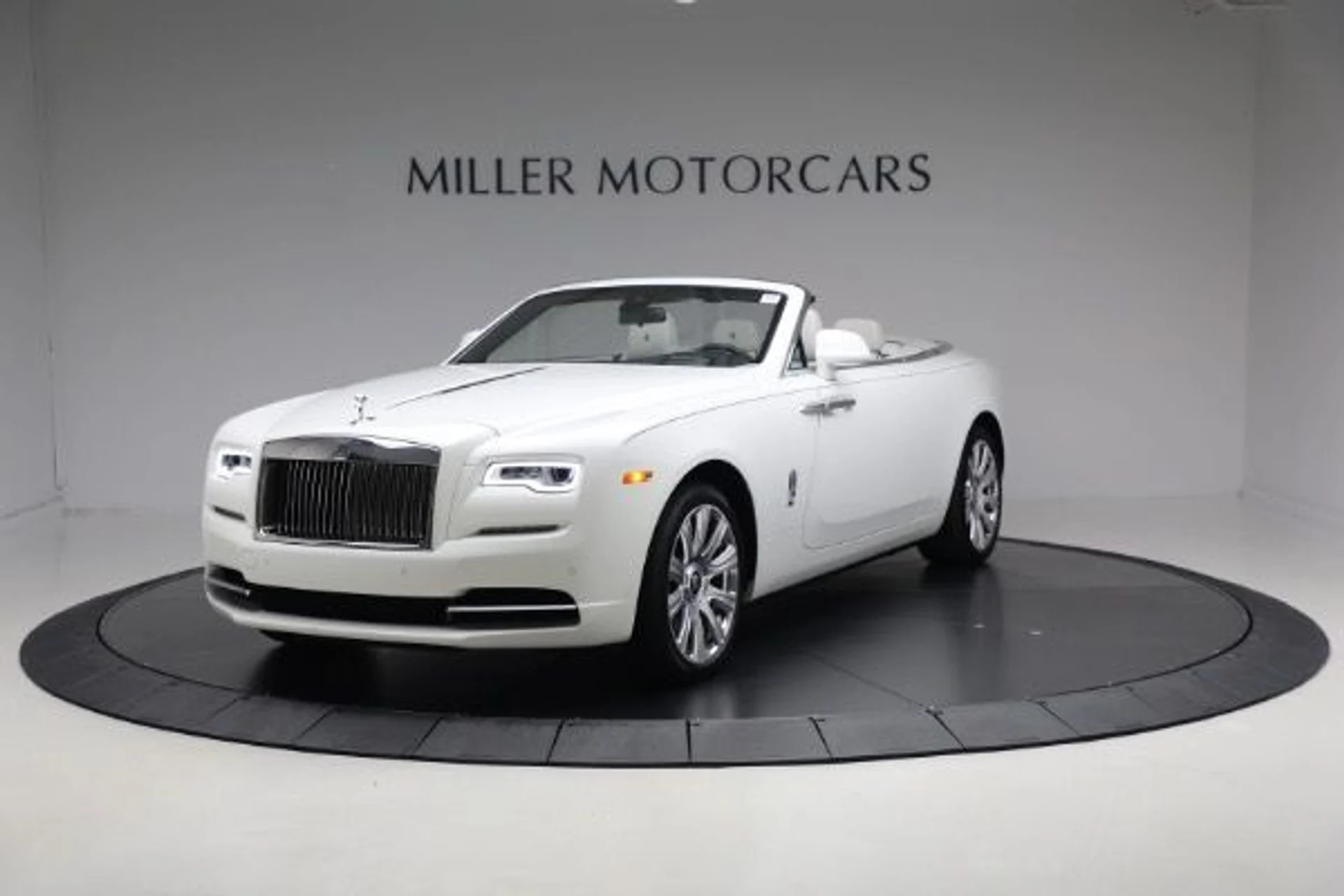 mph000_1909761555_Used_2018_Rolls_Royce_Dawn_be4b723df3