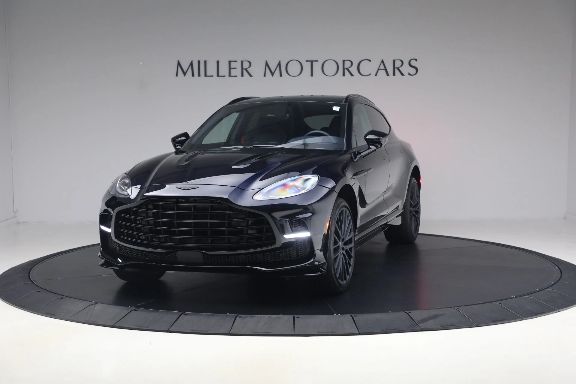 mph000_1911079985_Used_2025_Aston_Martin_DBX_707_1790965010_98702244ab