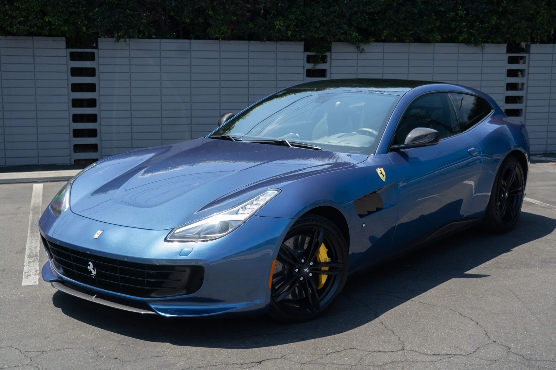 mph000_1914851872_Used_2017_Ferrari_GTC_4_Lusso_1755302053_f8281e67c3