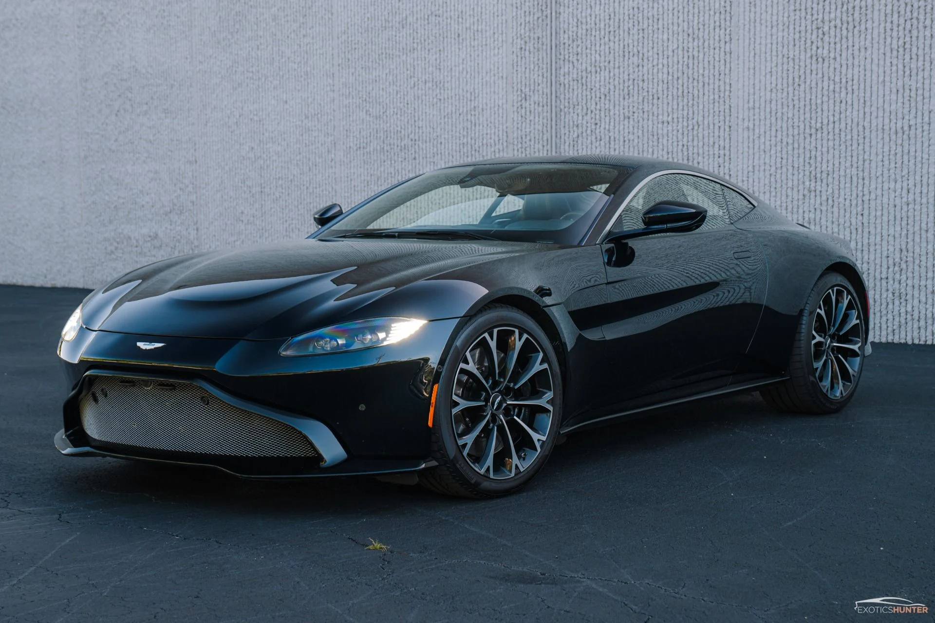 mph000_1945885912_Used_2019_Aston_Martin_Vantage_1753929361_02411064bb