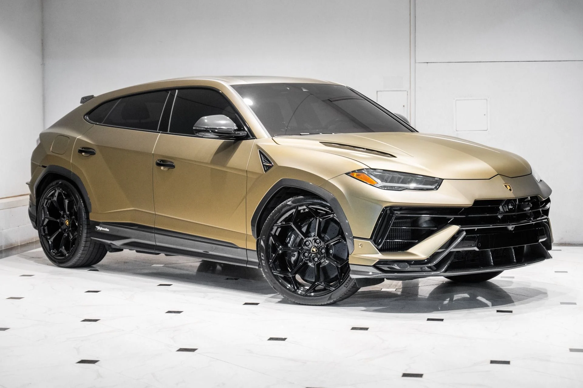 mph000_1963243527_Used_2024_Lamborghini_Urus_Performante_1777998759_4077c08f98