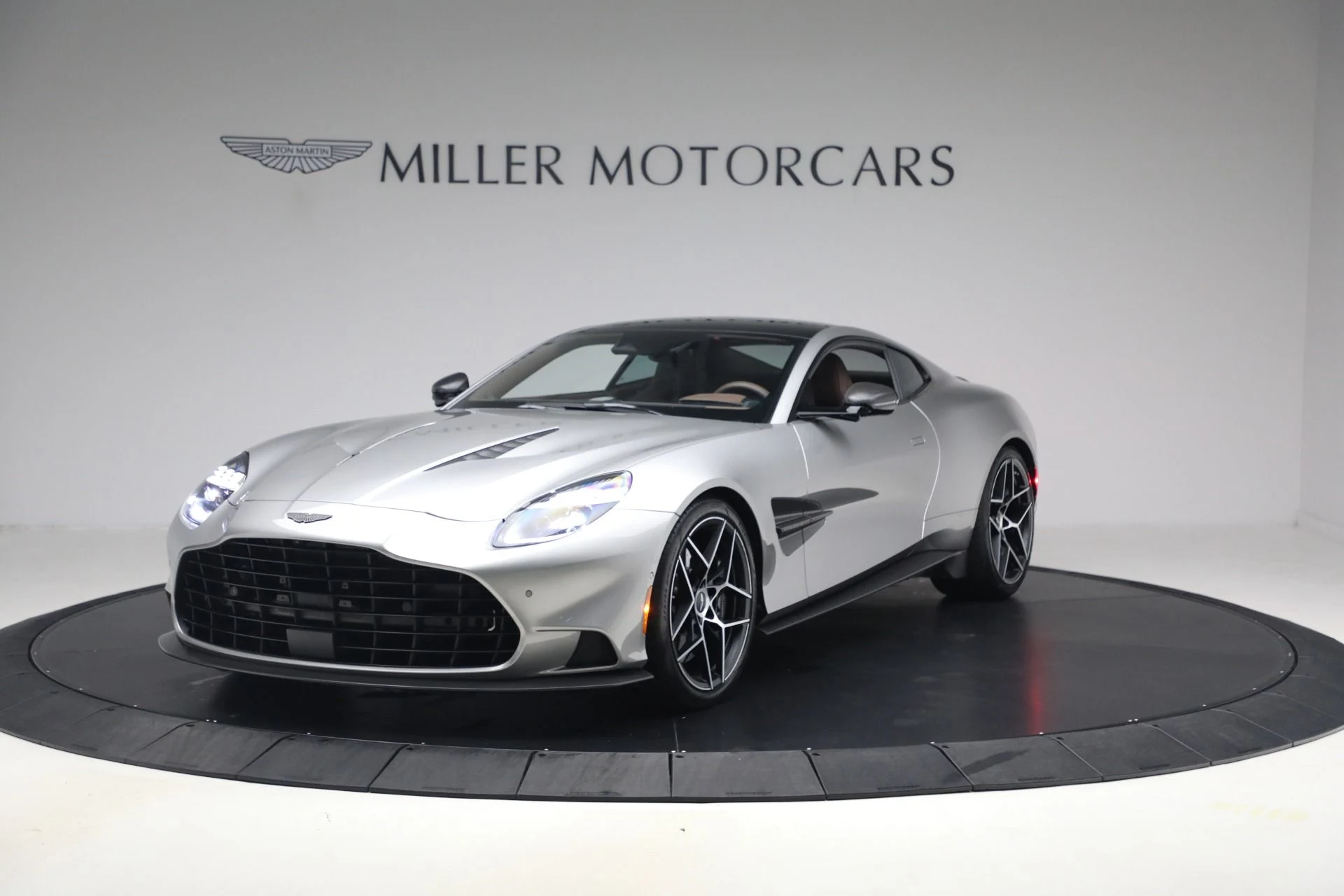 mph000_2001350596_Used_2025_Aston_Martin_Vanquish_1791232652_85ae1049d8