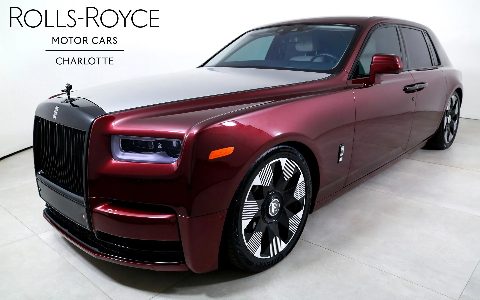 mph000_2023661605_Used_2019_Rolls_Royce_Phantom_1760803145_cd8d85f6cb