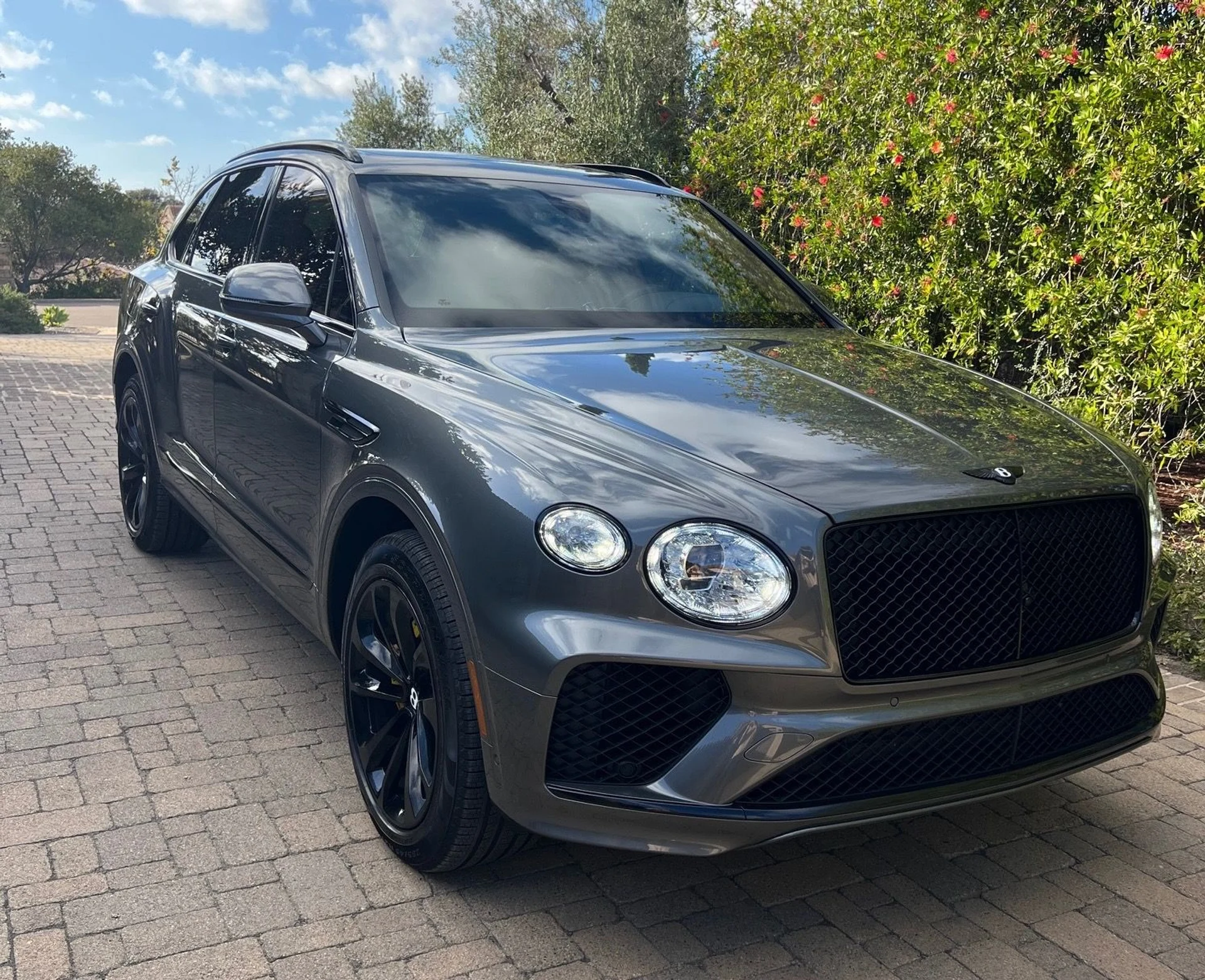mph000_2056616484_Used_2022_Bentley_Bentayga_V8_1761327279_060cedfde7