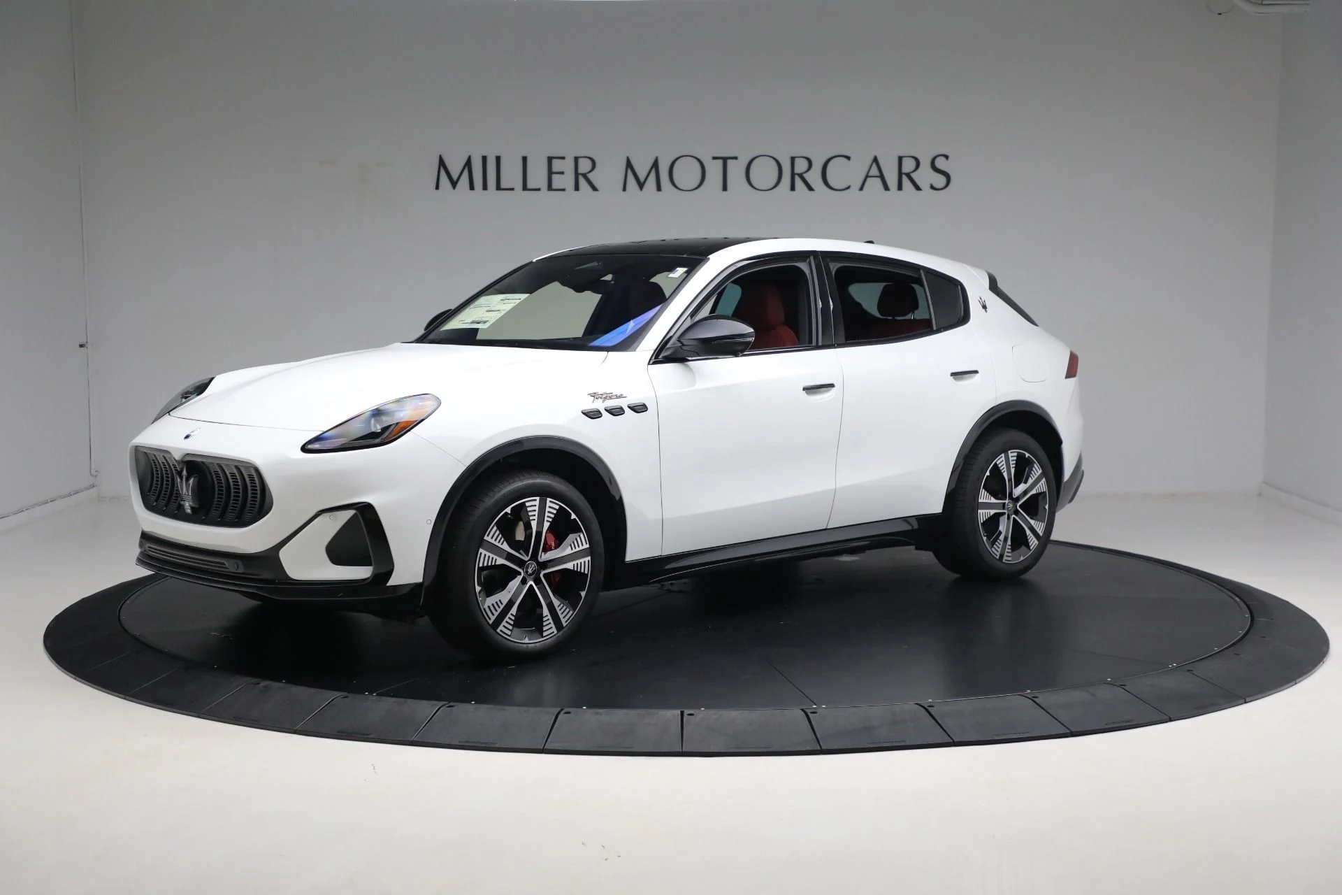 mph000_2056826686_New_2025_Maserati_Grecale_Folgore_976206c4d7
