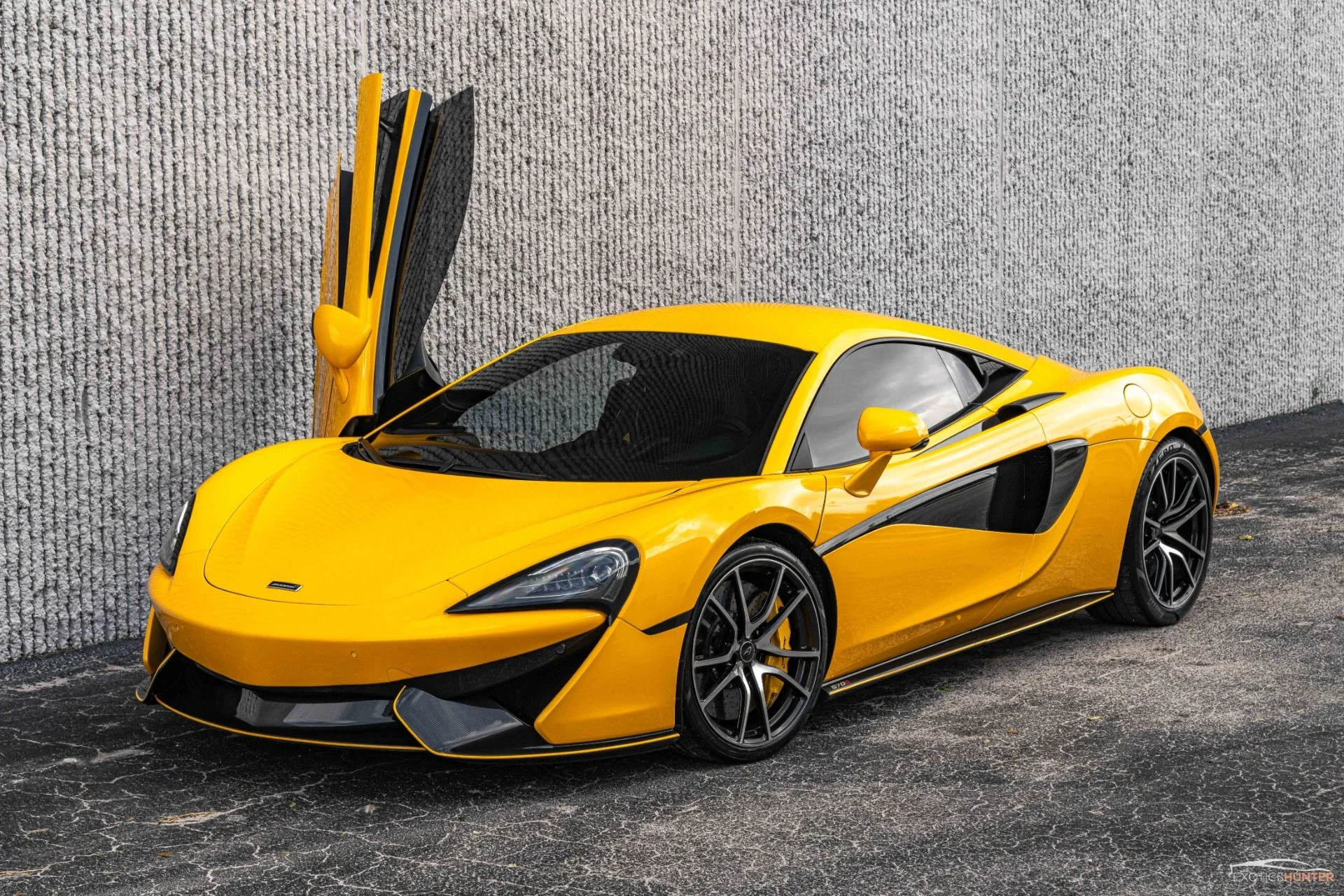 mph000_206846404_Used_2016_Mc_Laren_570_S_w_EVERY_Carbon_Exterior_Pack_Lux_Pack_Front_Lift_1754945163_5a52778009