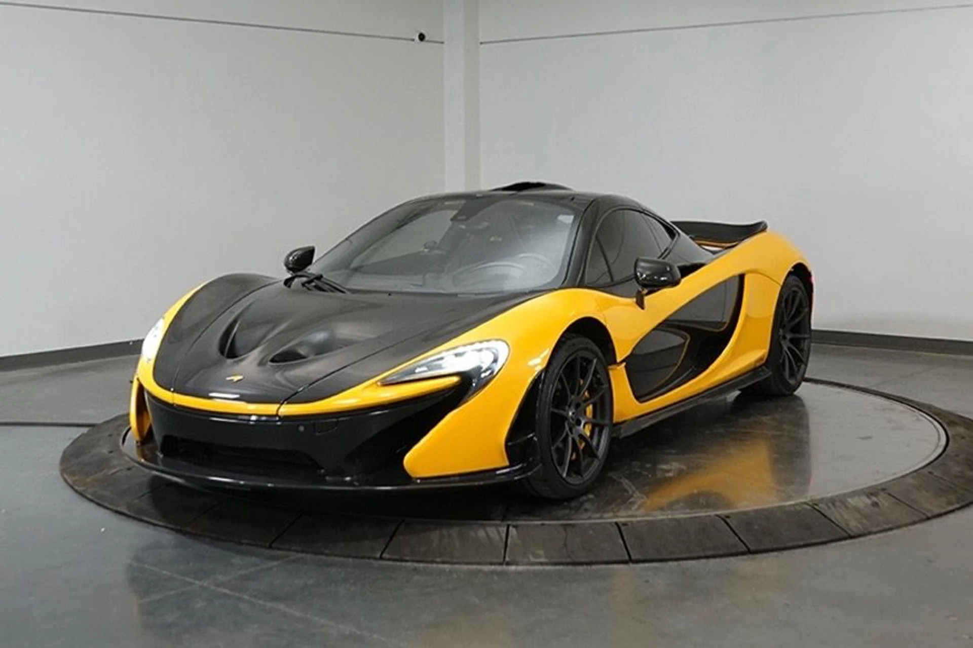 mph000_2070200997_Used_2013_Mc_Laren_P1_Coupe_1708473578_6137685d05