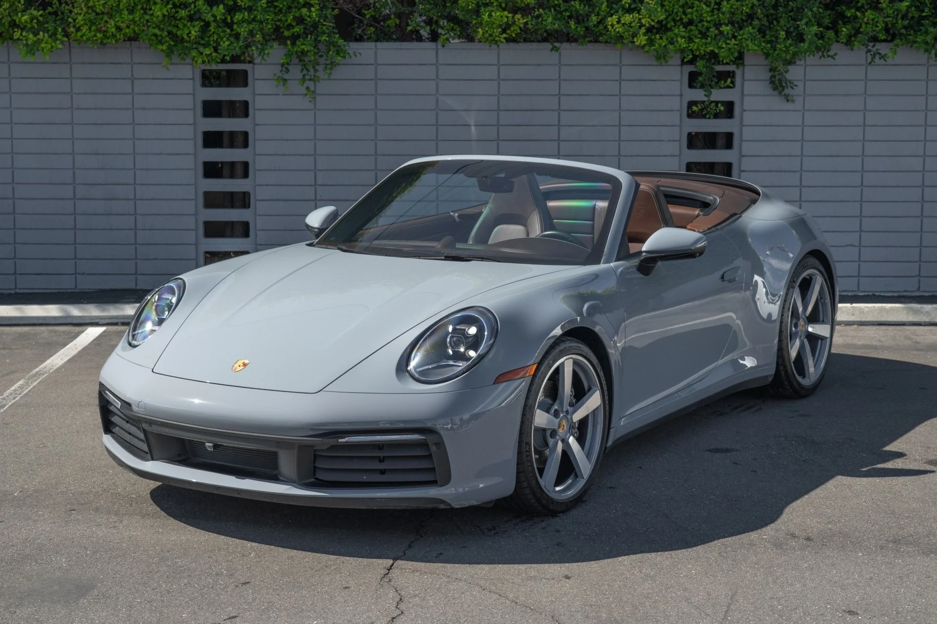 mph000_2071829671_Used_2024_Porsche_911_Carrera_1761087383_efb0c0e06c