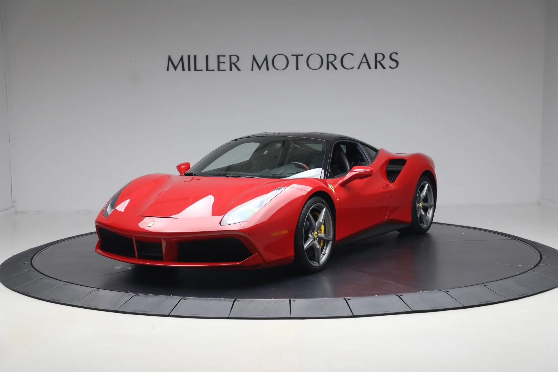 mph000_2072074050_Used_2018_Ferrari_488_GTB_1785949713_30a309cd6b