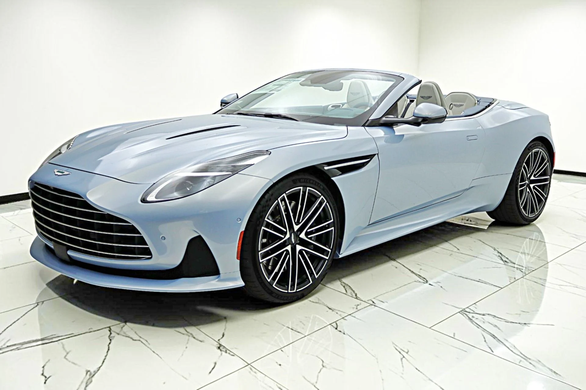 mph000_2089089791_New_2026_Aston_Martin_DB_12_Volante_3bcb7594c3