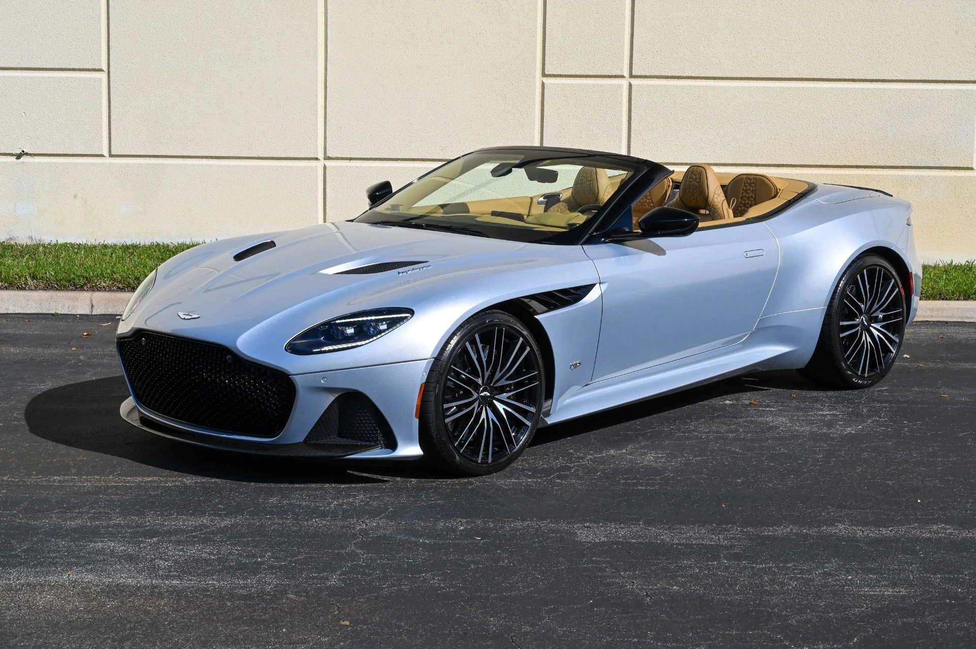 mph000_2097686152_Used_2020_Aston_Martin_DBS_Superleggera_1708981890_4648e11f62