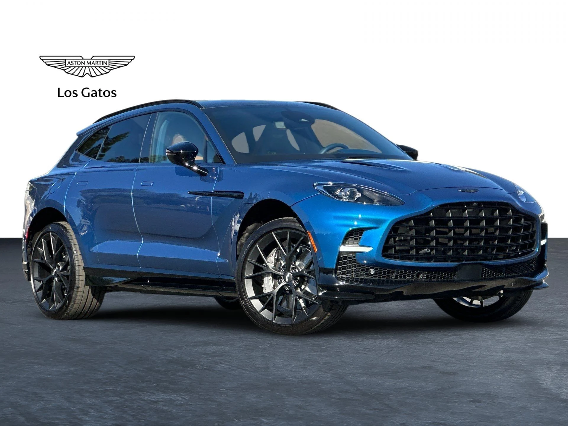 mph000_2112710530_New_2025_Aston_Martin_DBX_707_1761314788_95cc3cf81b