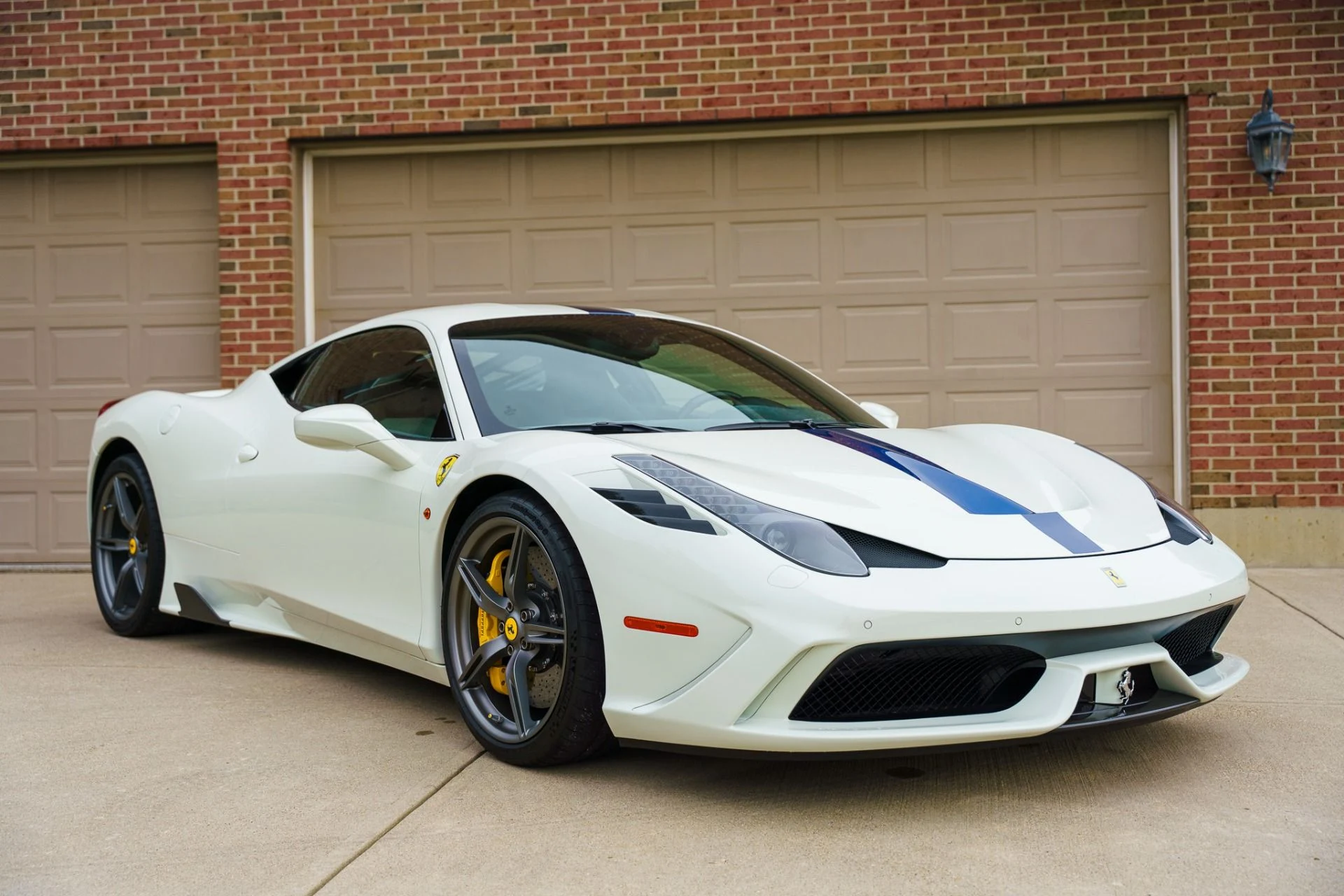 mph000_2114501396_Used_2015_Ferrari_458_Speciale_1754332080_80d9b267a0