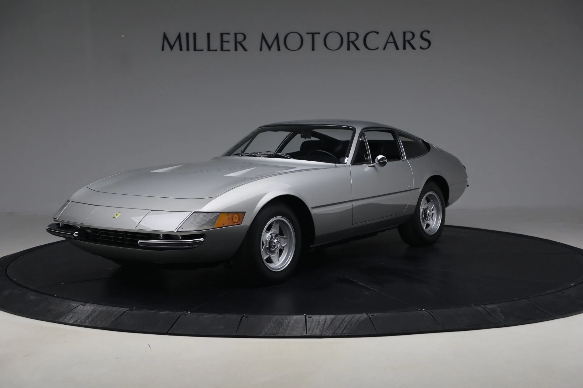 mph000_2115836877_Used_1971_Ferrari_365_GTB_4_Daytona_1770668334_104bae79d3