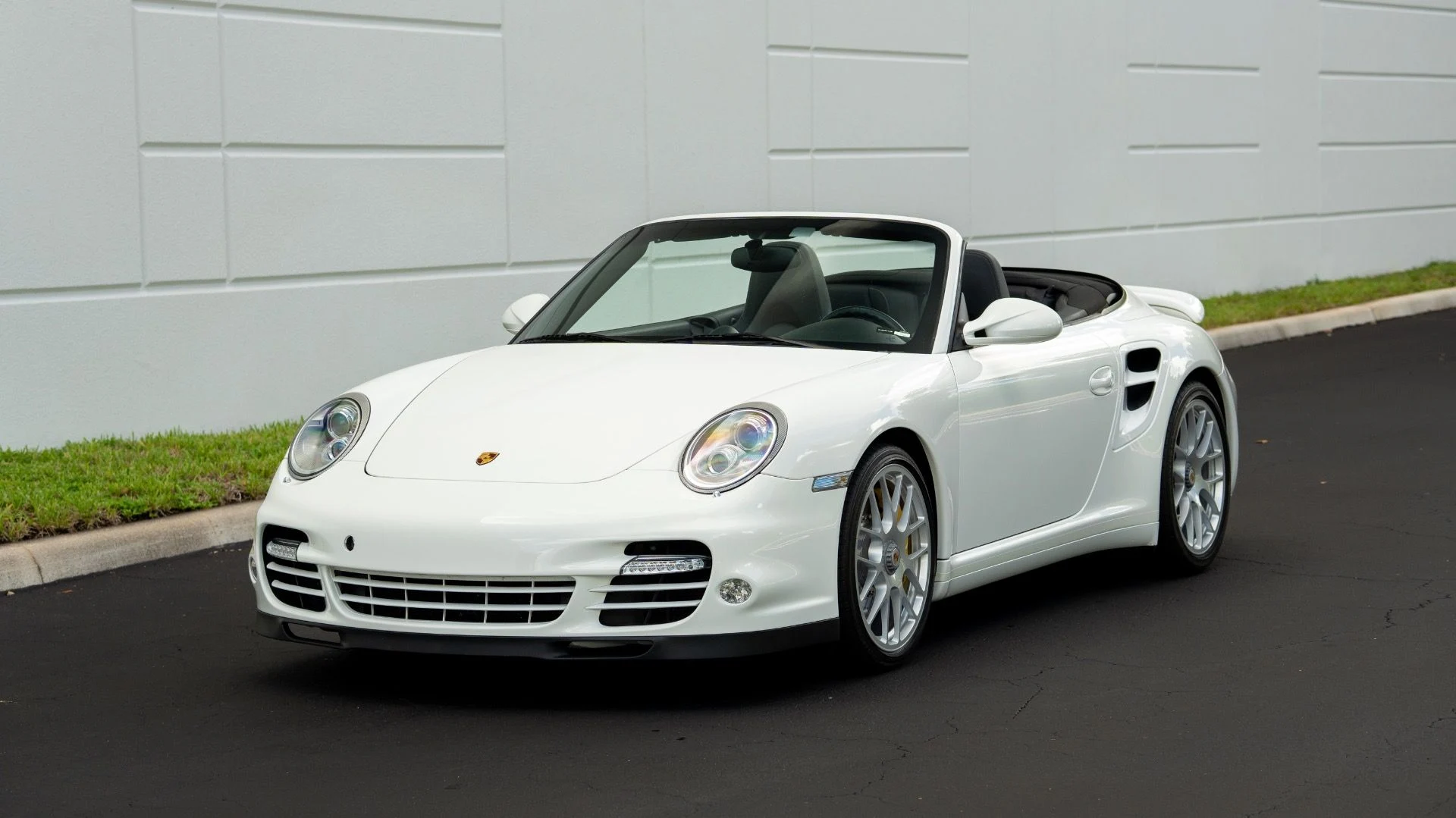 mph000_2144538262_Used_2011_Porsche_911_Turbo_S_1754935906_4d6d7ba202
