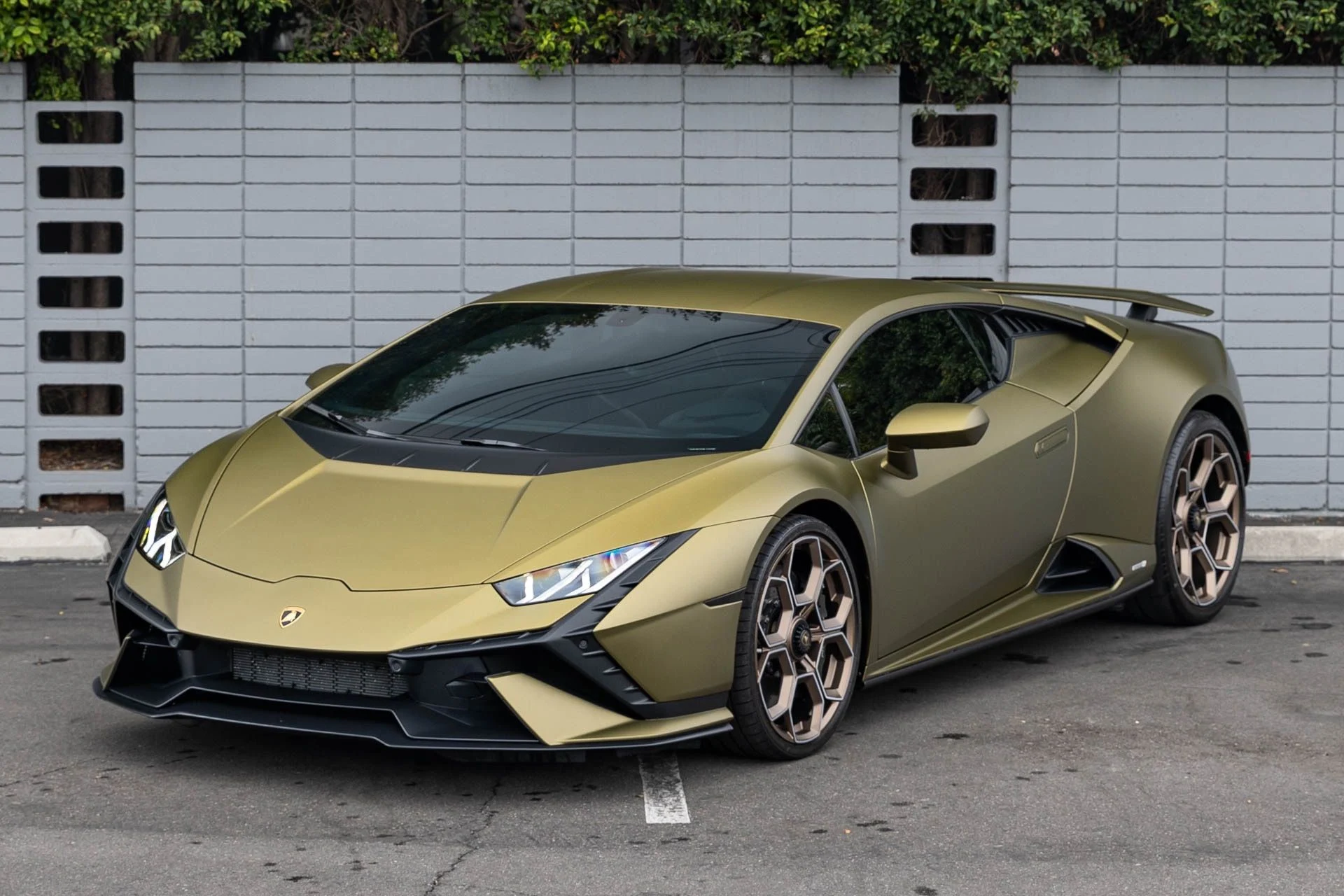 mph000_215776931_Used_2023_Lamborghini_Huracan_Tecnica_1748375502_ca9588da24