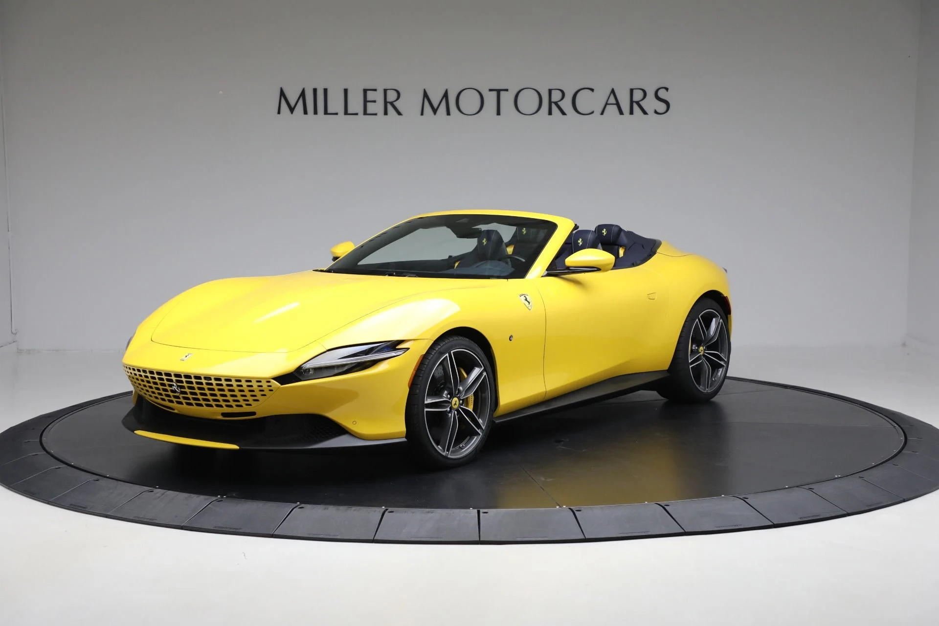 mph000_2162653777_Used_2025_Ferrari_Roma_Spider_1758310814_dacd05c254