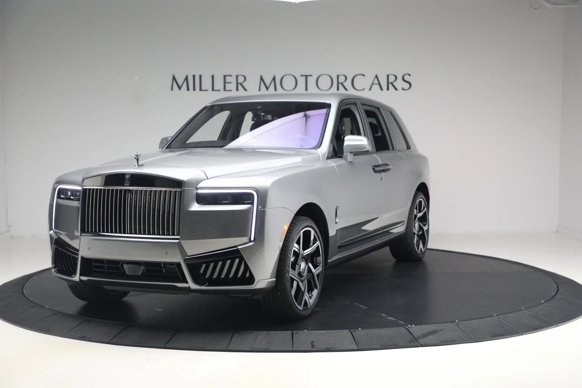 mph000_2173574315_New_2027_Rolls_Royce_Black_Badge_Cullinan_c7cc805e34