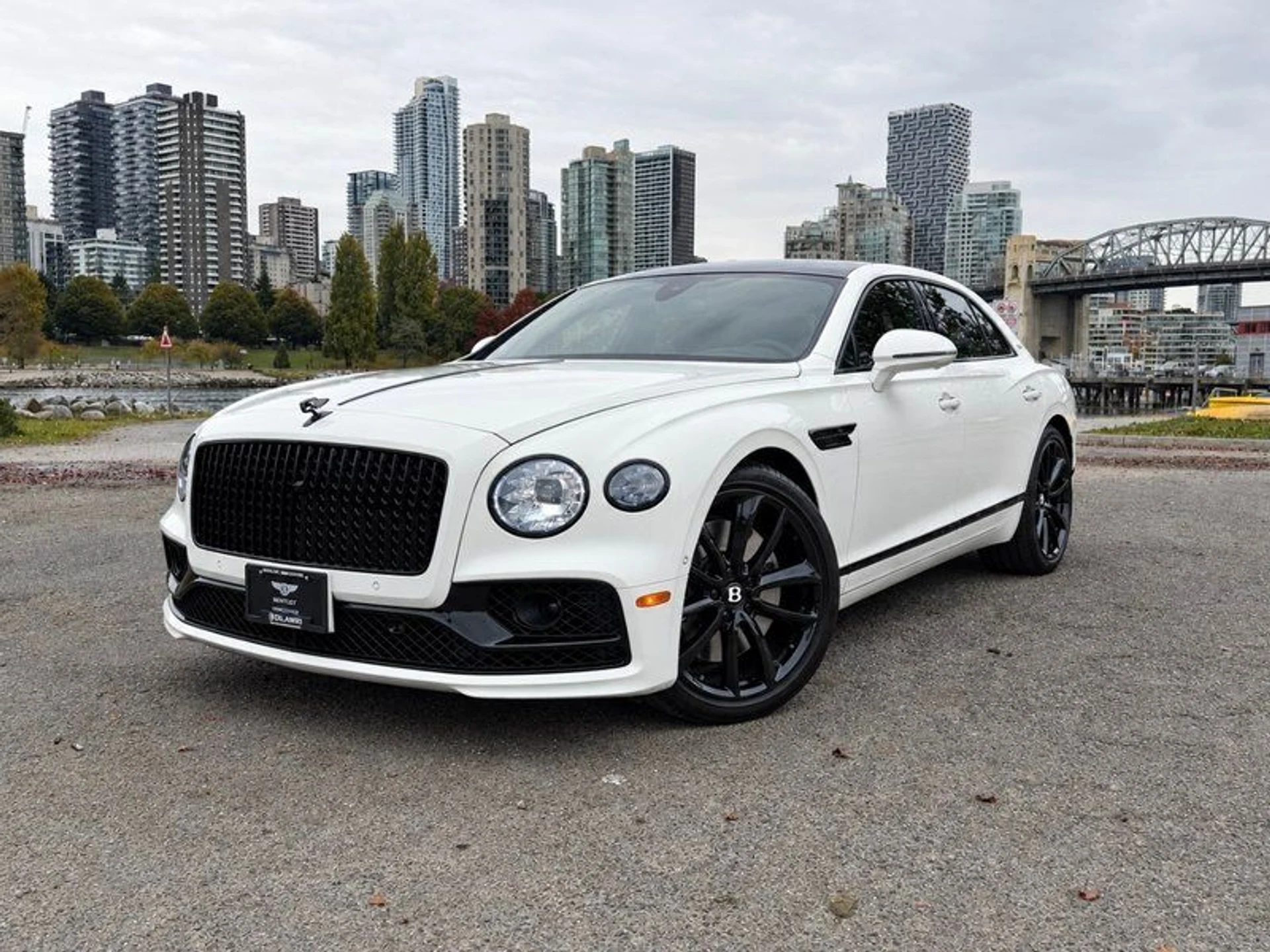 mph000_217669746_39297574_05532_2024_bentley_flying_spur_001_b143fa46a7