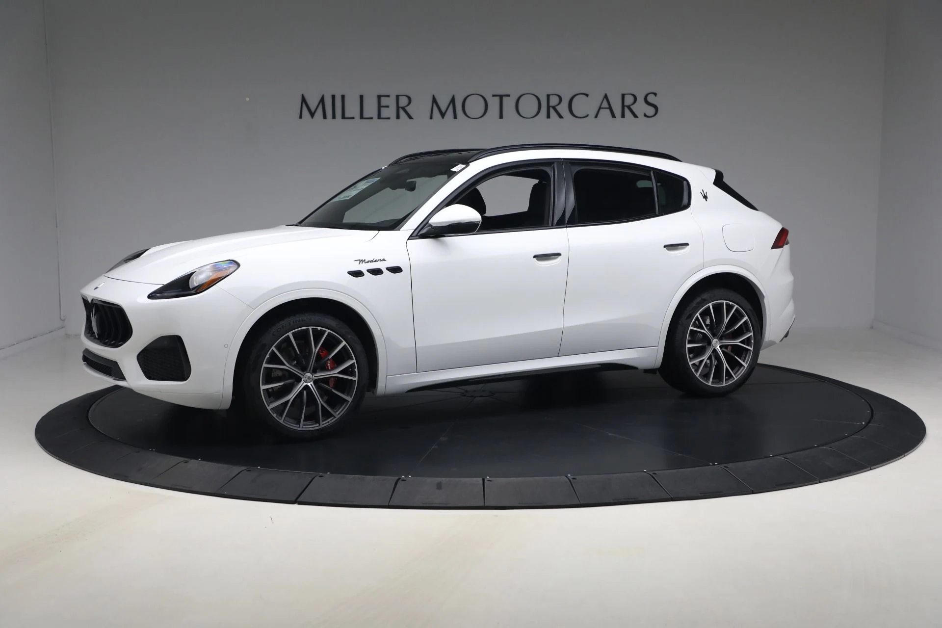 mph000_2191460338_New_2026_Maserati_Grecale_Modena_1768665326_f2a1f6993b