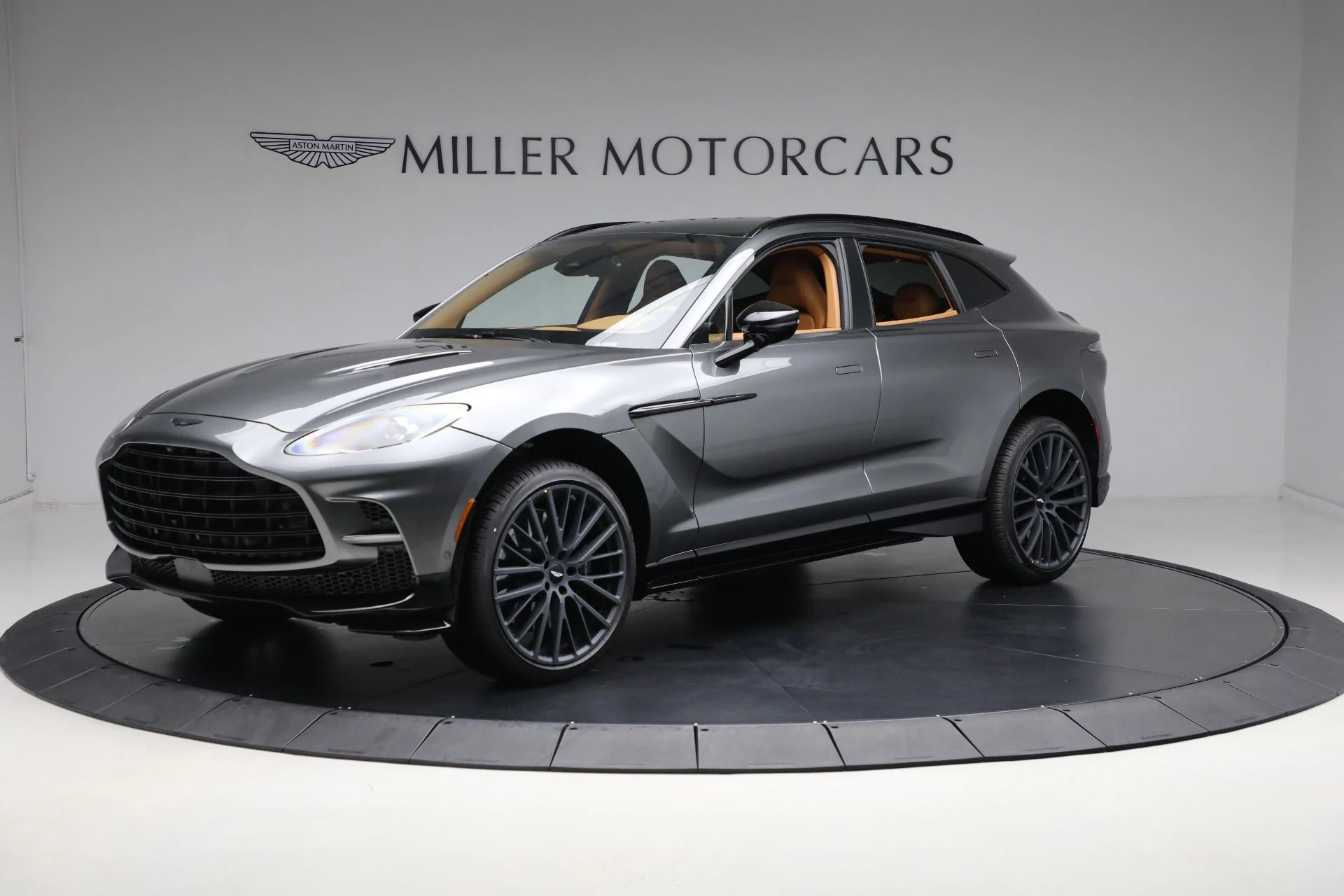 mph000_2197935914_New_2025_Aston_Martin_DBX_707_707_71895c58bb