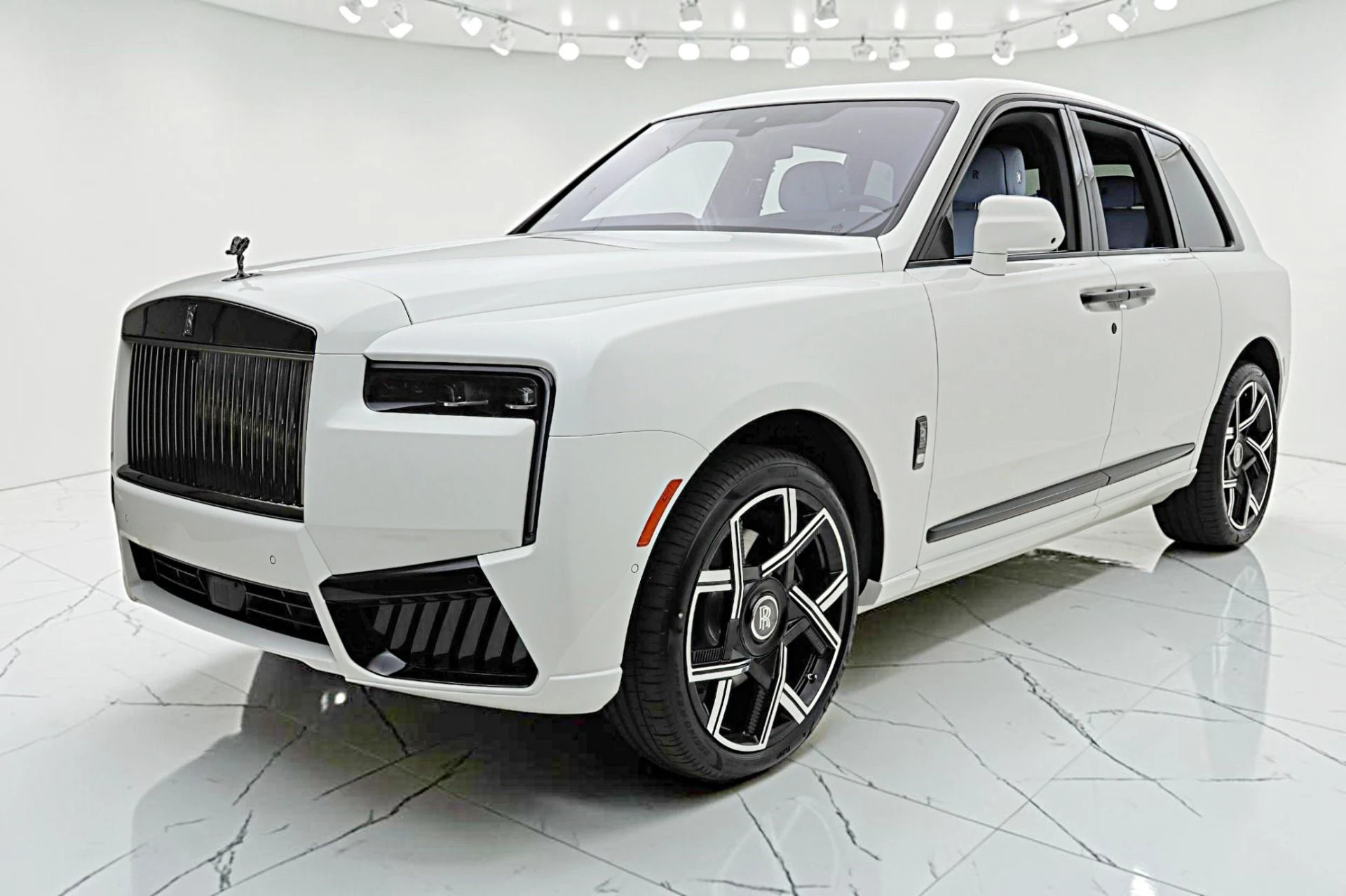 mph000_2204545936_New_2027_Rolls_Royce_Black_Badge_Cullinan_1b488391a5