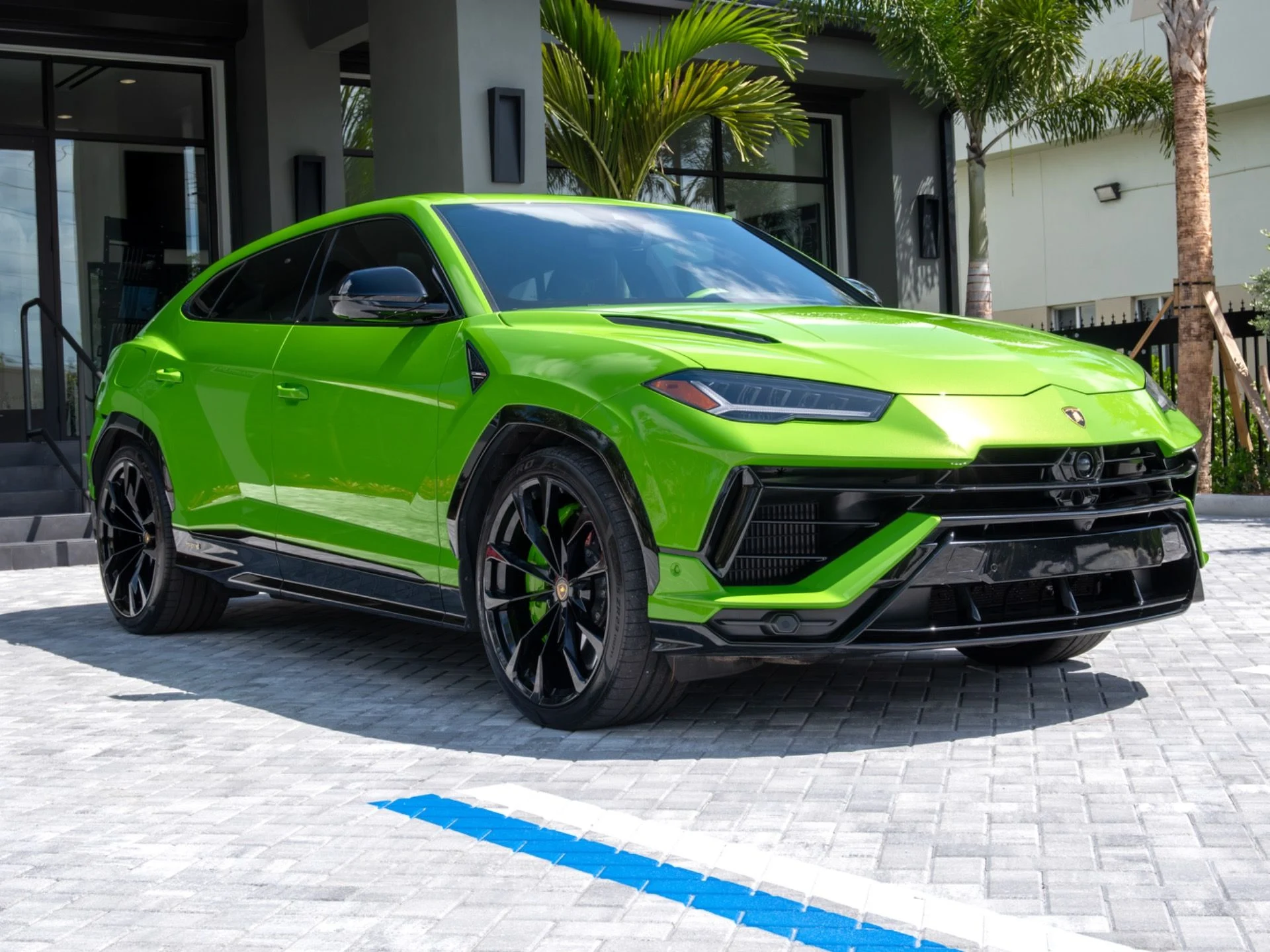 mph000_2212440773_Used_2024_Lamborghini_Urus_S_1775489513_76eece007c